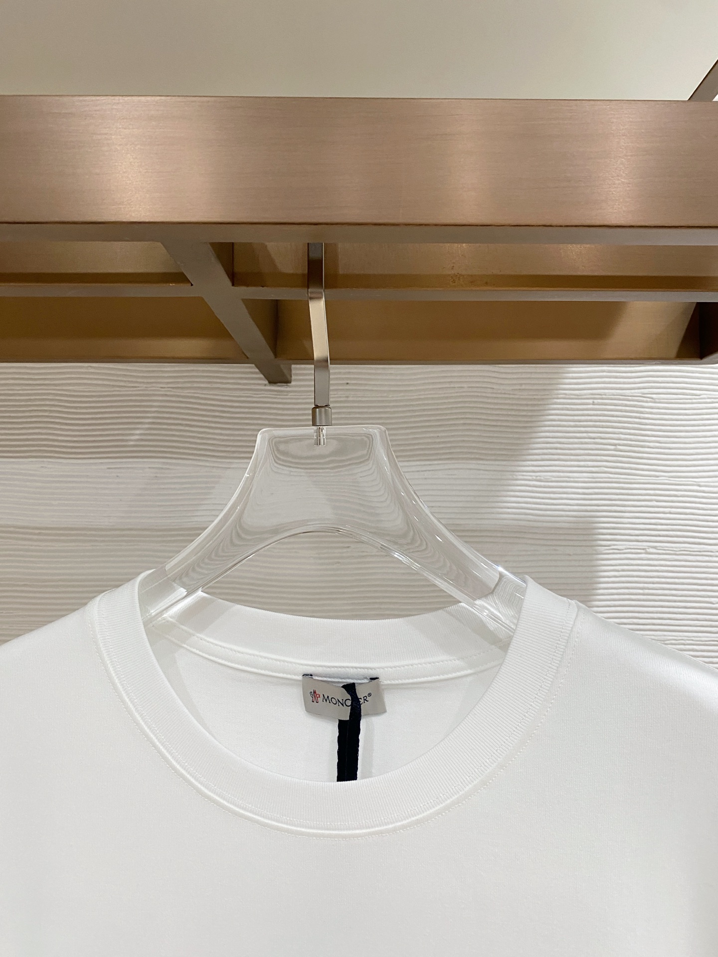 。蒙口🌟精品系列🌟2026春夏新款首发专柜最新款短袖圆领T恤 高端订制 设计前卫时尚！品牌logo重工艺