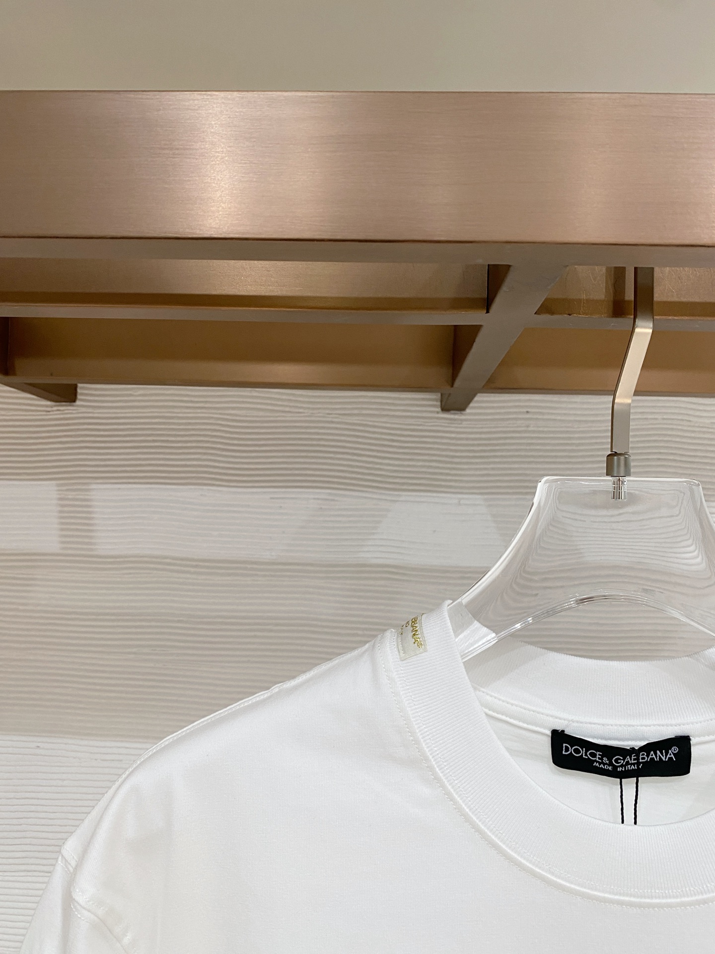 。DG🌟精品系列🌟2026春夏新款首发专柜最新款短袖圆领T恤 高端订制 设计前卫时尚！品牌logo重工艺