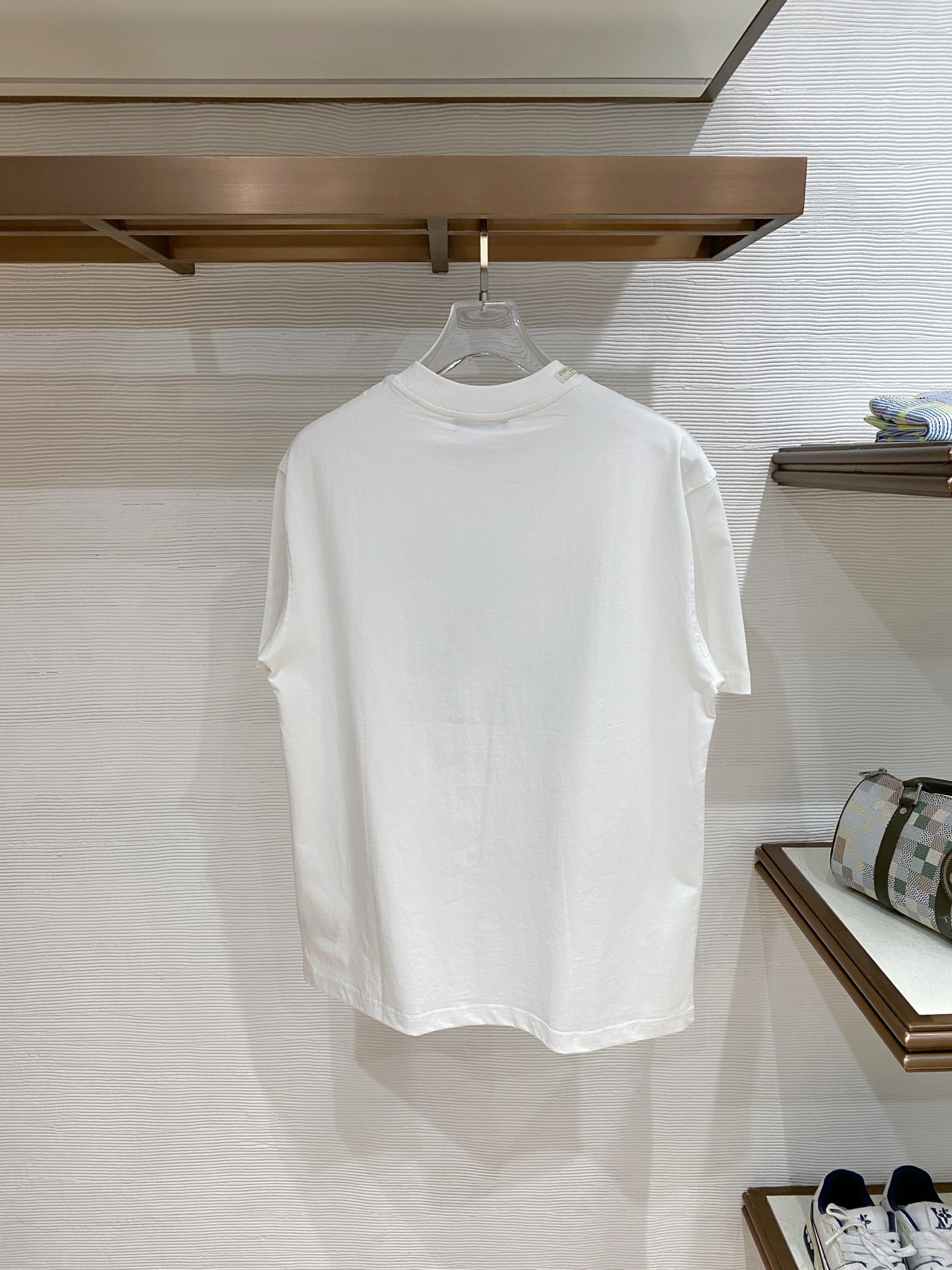 。DG🌟精品系列🌟2026春夏新款首发专柜最新款短袖圆领T恤 高端订制 设计前卫时尚！品牌logo重工艺