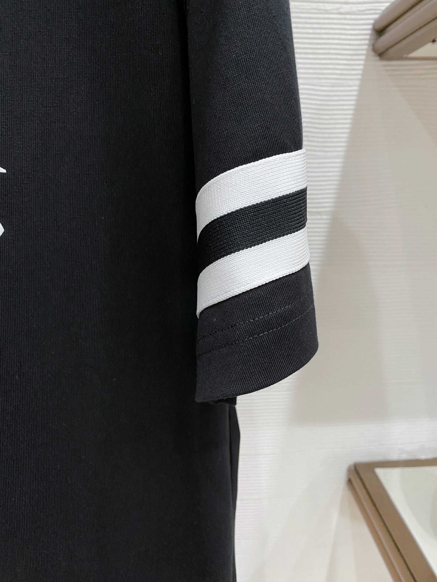 。迪奥*精品系列🌟2026春夏新款首发专柜最新款短袖圆领T恤 高端订制 设计前卫时尚！品牌logo重工艺