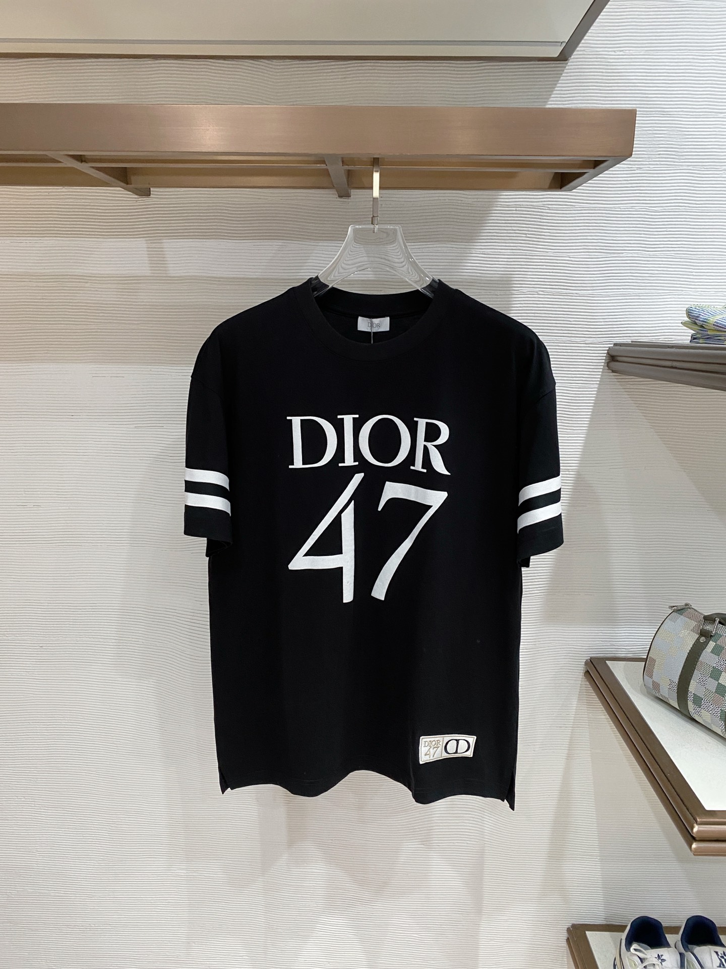 。迪奥*精品系列🌟2026春夏新款首发专柜最新款短袖圆领T恤 高端订制 设计前卫时尚！品牌logo重工艺