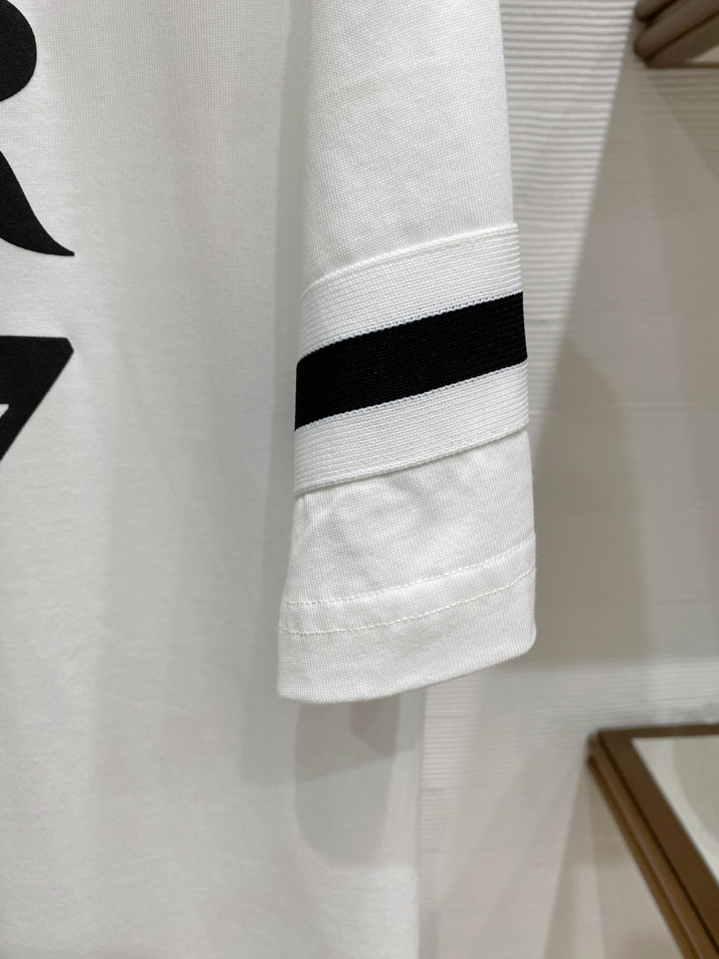 。Diro🌟精品系列🌟2026春夏新款首发专柜最新款短袖圆领T恤 高端订制 设计前卫时尚！品牌logo重