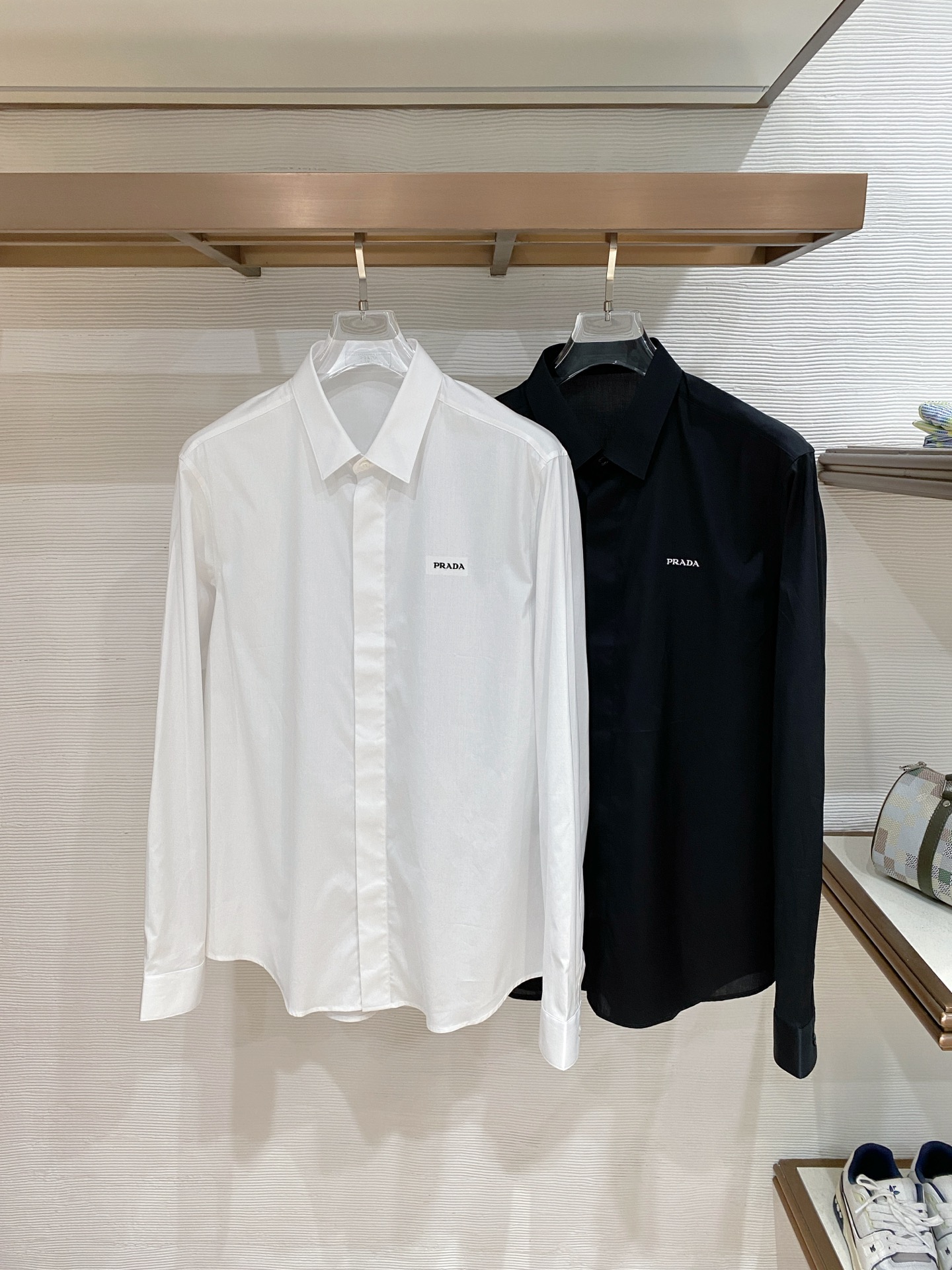 普拉达天丝➕长绒棉，业内翘楚，棉质的柔软亲肤、天丝的细滑温润丸美融合与平衡！精致高级又舒适，优质的面料与