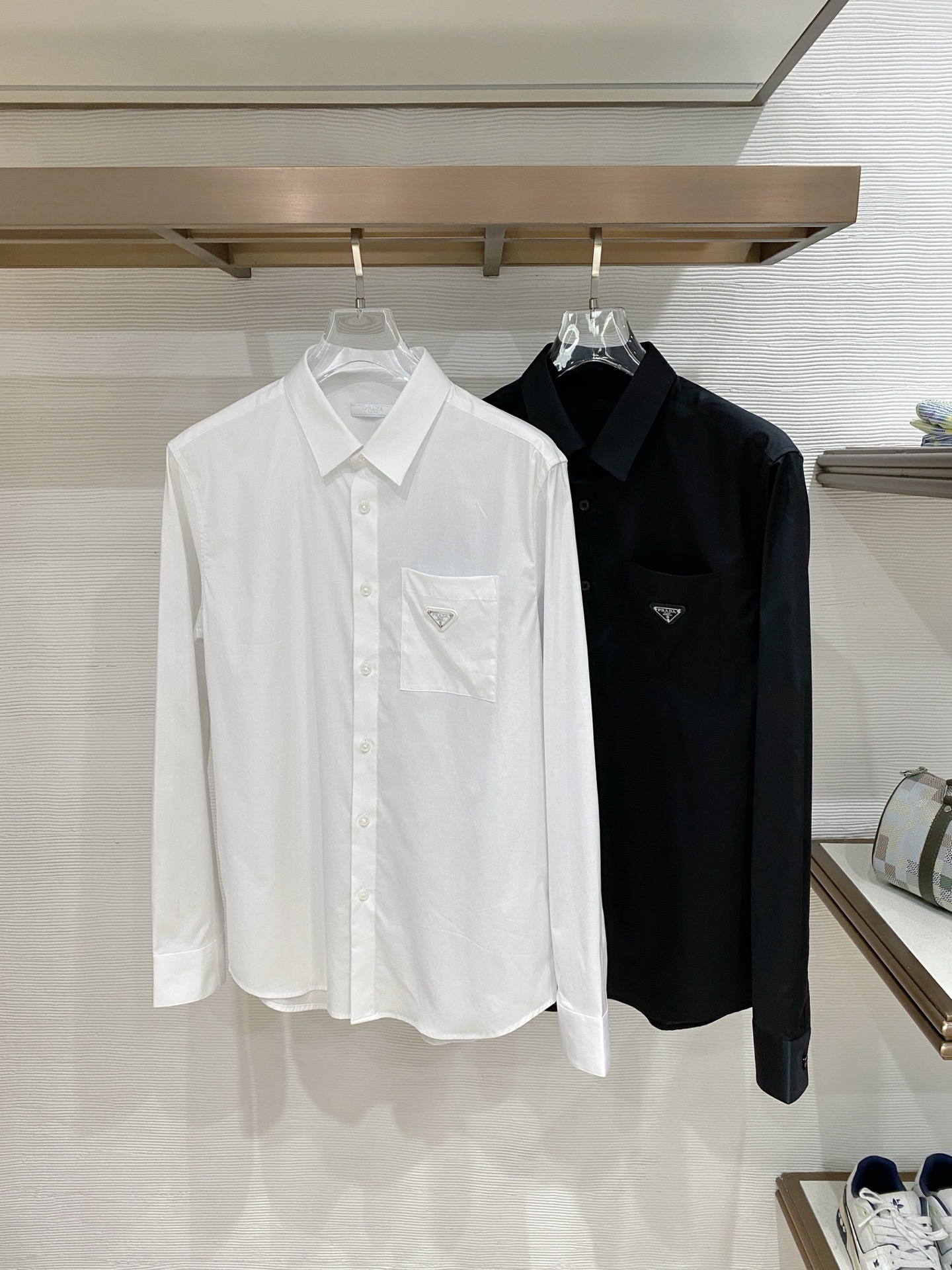 普拉达天丝➕长绒棉，业内翘楚，棉质的柔软亲肤、天丝的细滑温润丸美融合与平衡！精致高级又舒适，优质的面料与