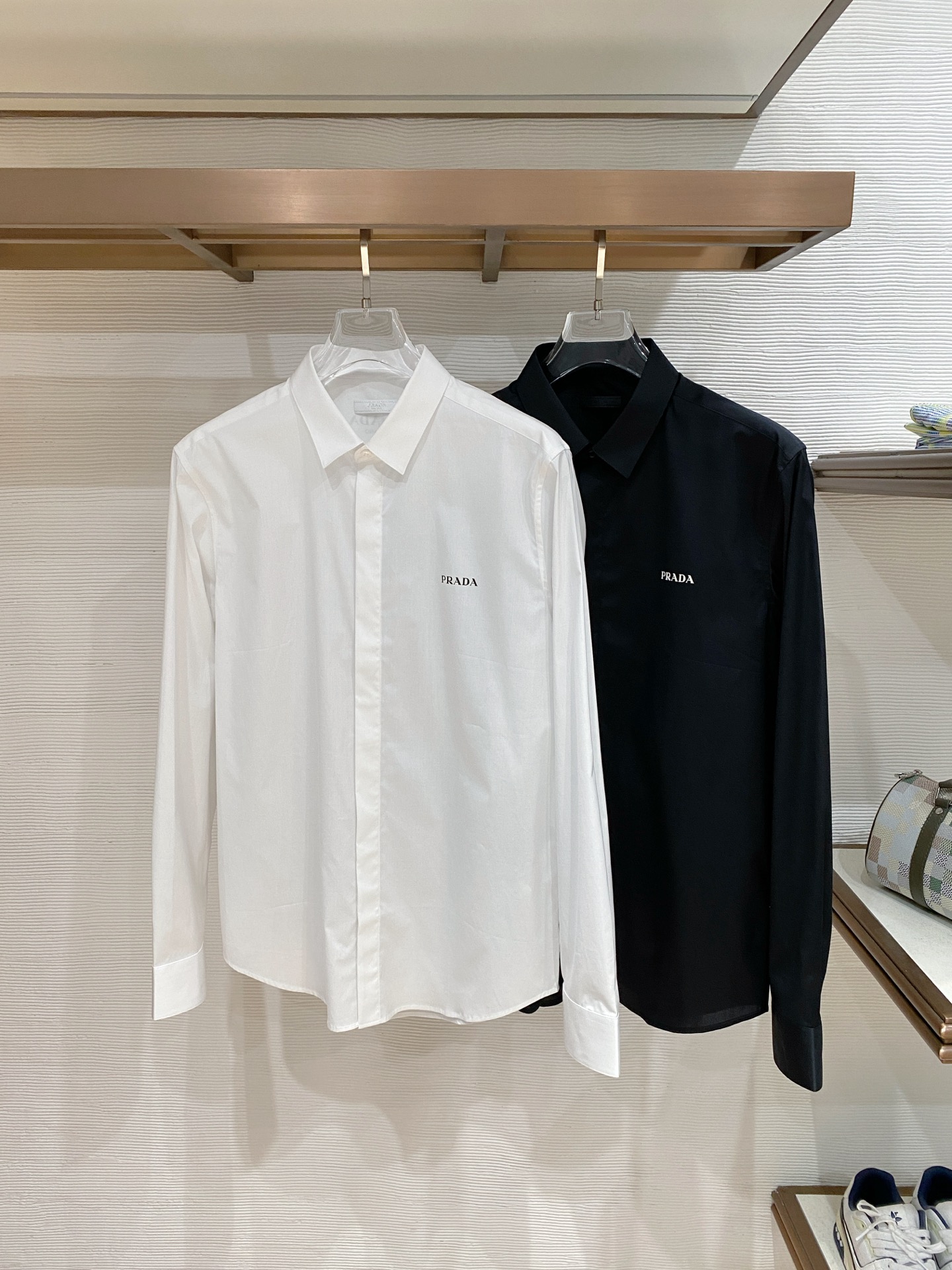 普拉达天丝➕长绒棉，业内翘楚，棉质的柔软亲肤、天丝的细滑温润丸美融合与平衡！精致高级又舒适，优质的面料与