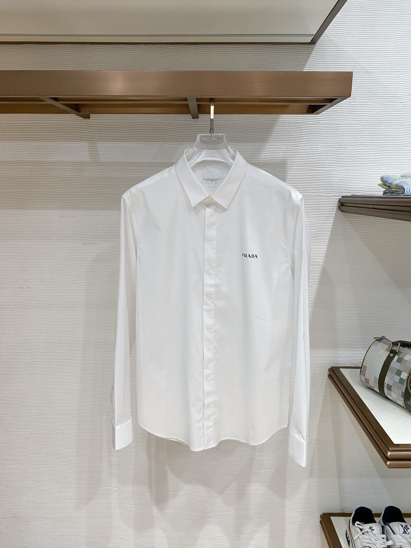 普拉达天丝➕长绒棉，业内翘楚，棉质的柔软亲肤、天丝的细滑温润丸美融合与平衡！精致高级又舒适，优质的面料与