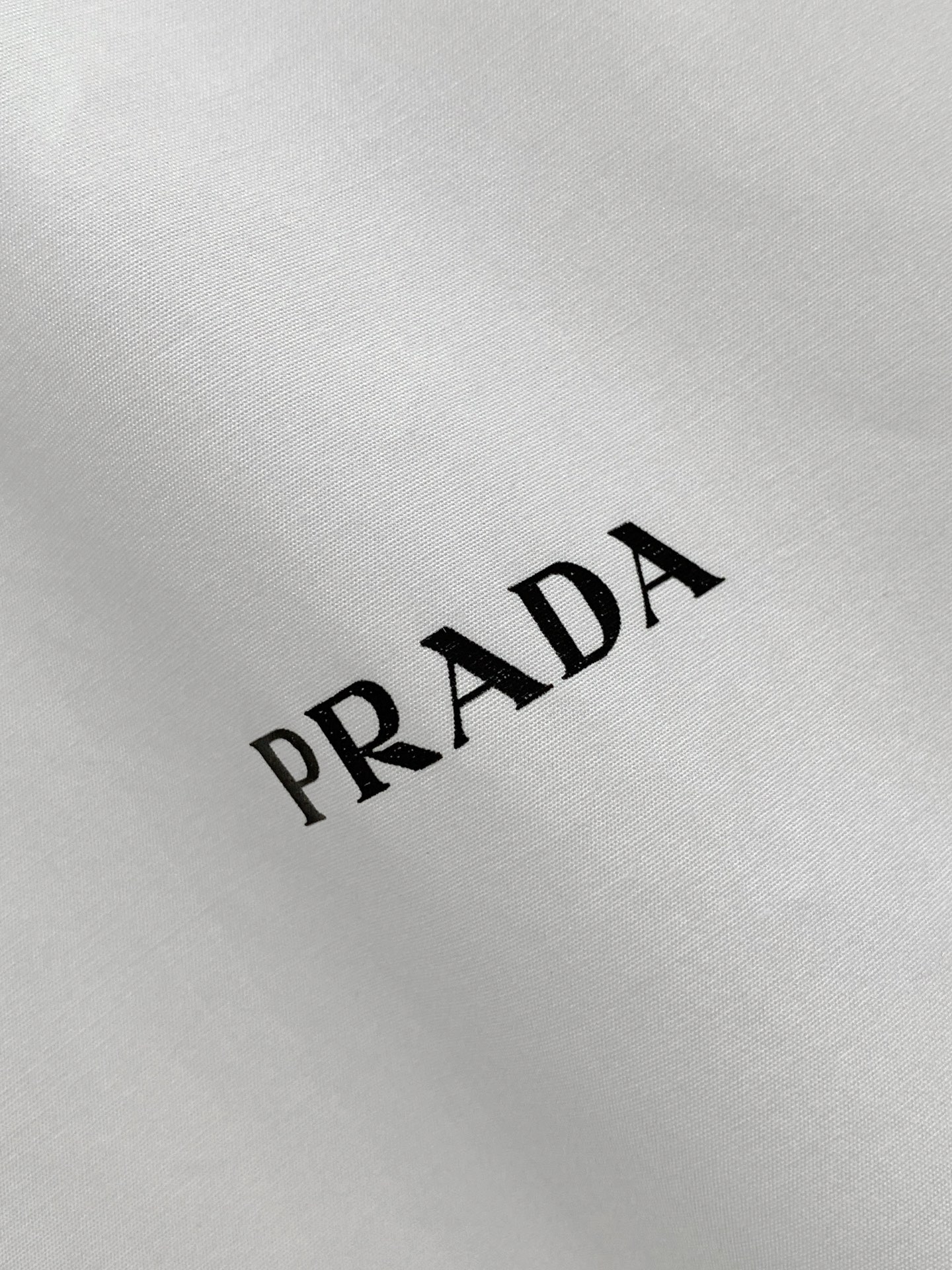 普拉达天丝➕长绒棉，业内翘楚，棉质的柔软亲肤、天丝的细滑温润丸美融合与平衡！精致高级又舒适，优质的面料与