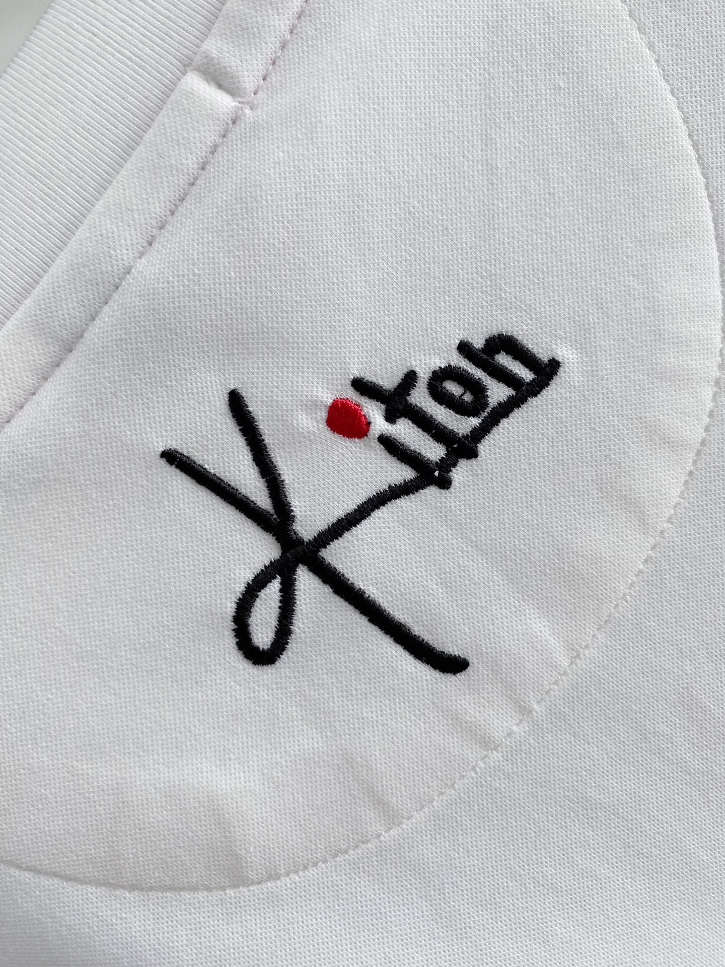 。其顿老钱风品牌🌟丝光面料🌟2026春夏新款首发专柜最新款短袖圆领T恤 高端订制 设计前卫时尚！品牌lo