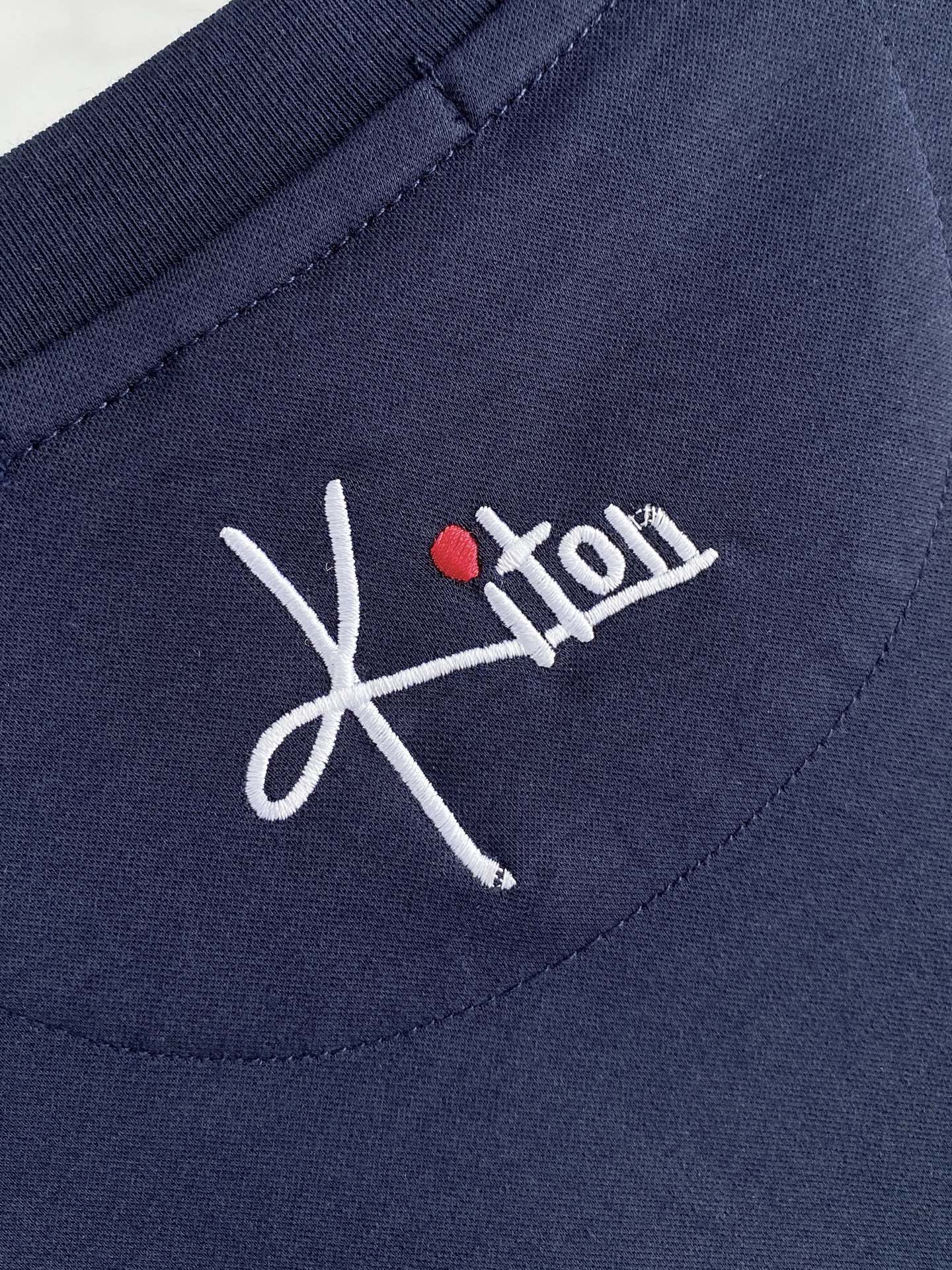 。其顿老钱风品牌🌟丝光面料🌟2026春夏新款首发专柜最新款短袖圆领T恤 高端订制 设计前卫时尚！品牌lo