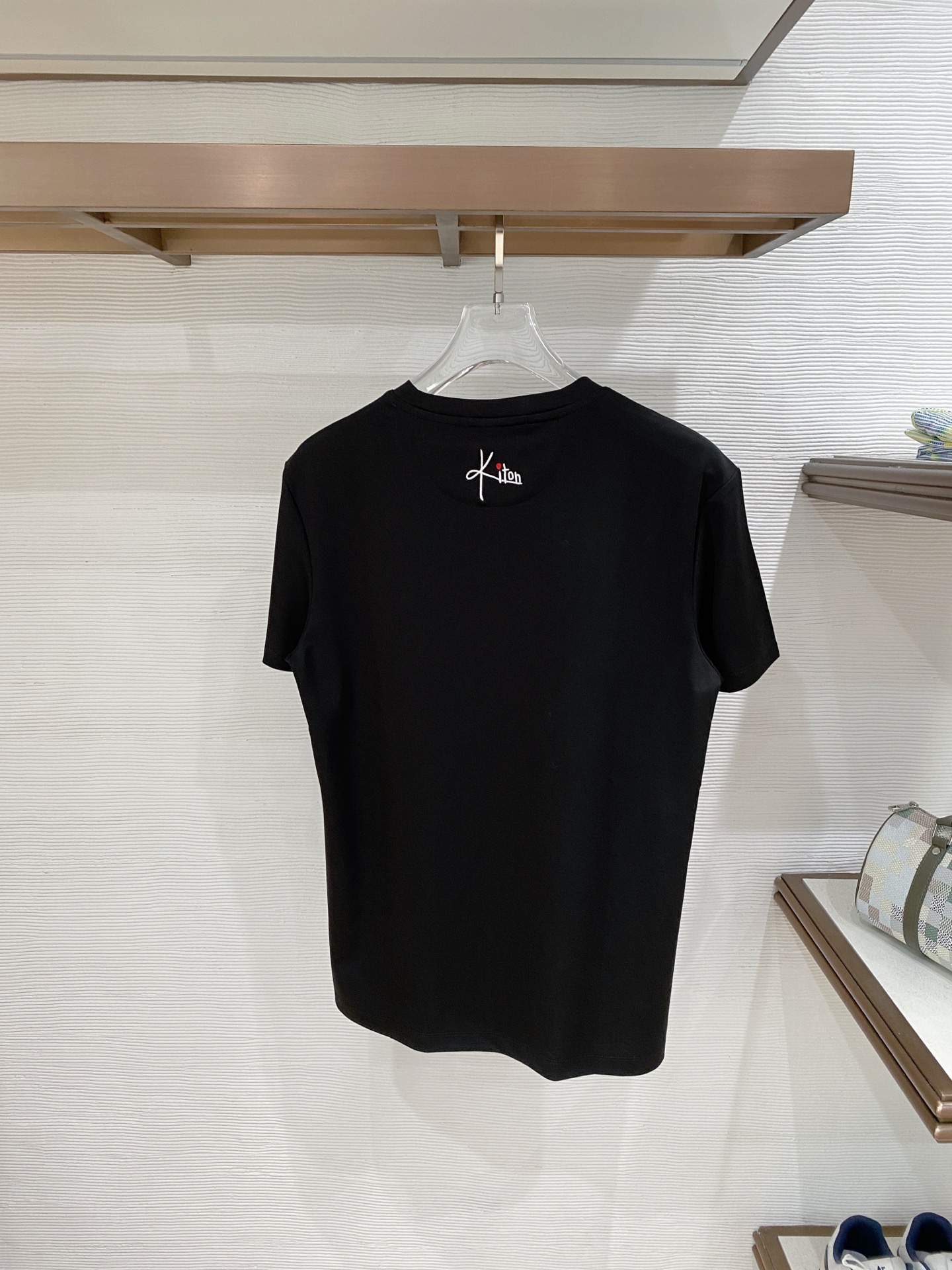 。其顿老钱风品牌🌟丝光面料🌟2026春夏新款首发专柜最新款短袖圆领T恤 高端订制 设计前卫时尚！品牌lo