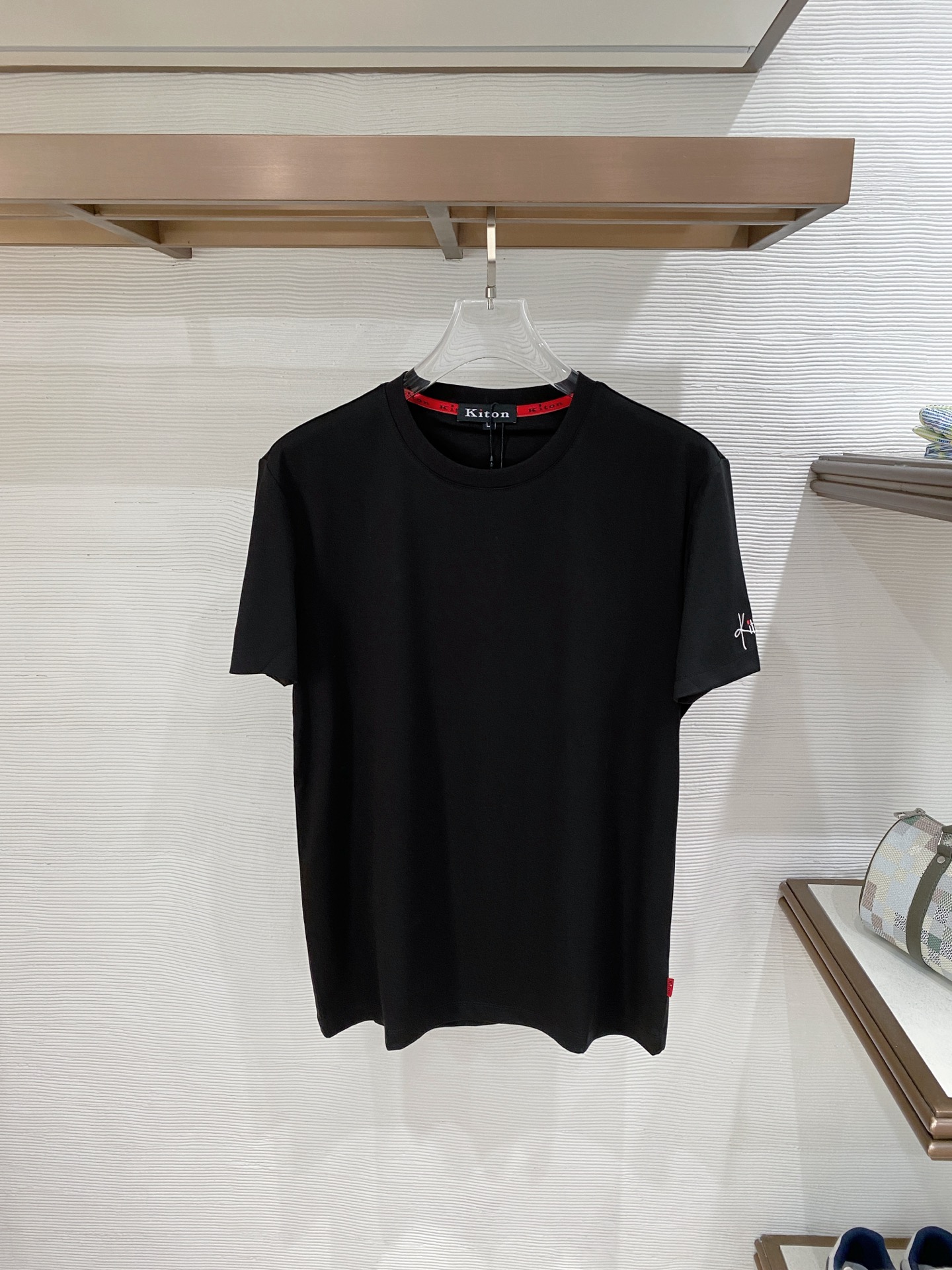 。其顿老钱风品牌🌟丝光面料🌟2026春夏新款首发专柜最新款短袖圆领T恤 高端订制 设计前卫时尚！品牌lo