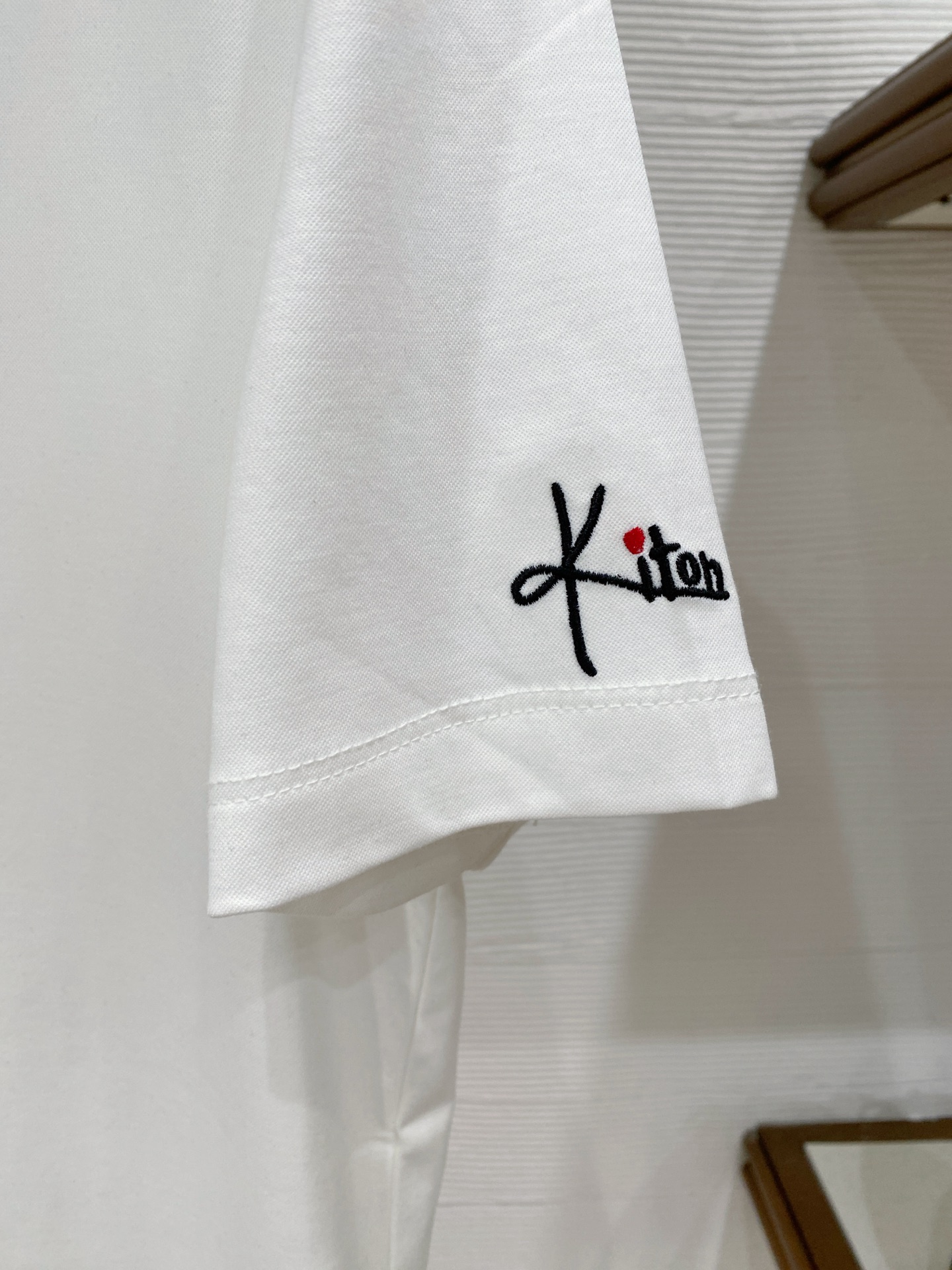 。其顿老钱风品牌🌟丝光面料🌟2026春夏新款首发专柜最新款短袖圆领T恤 高端订制 设计前卫时尚！品牌lo