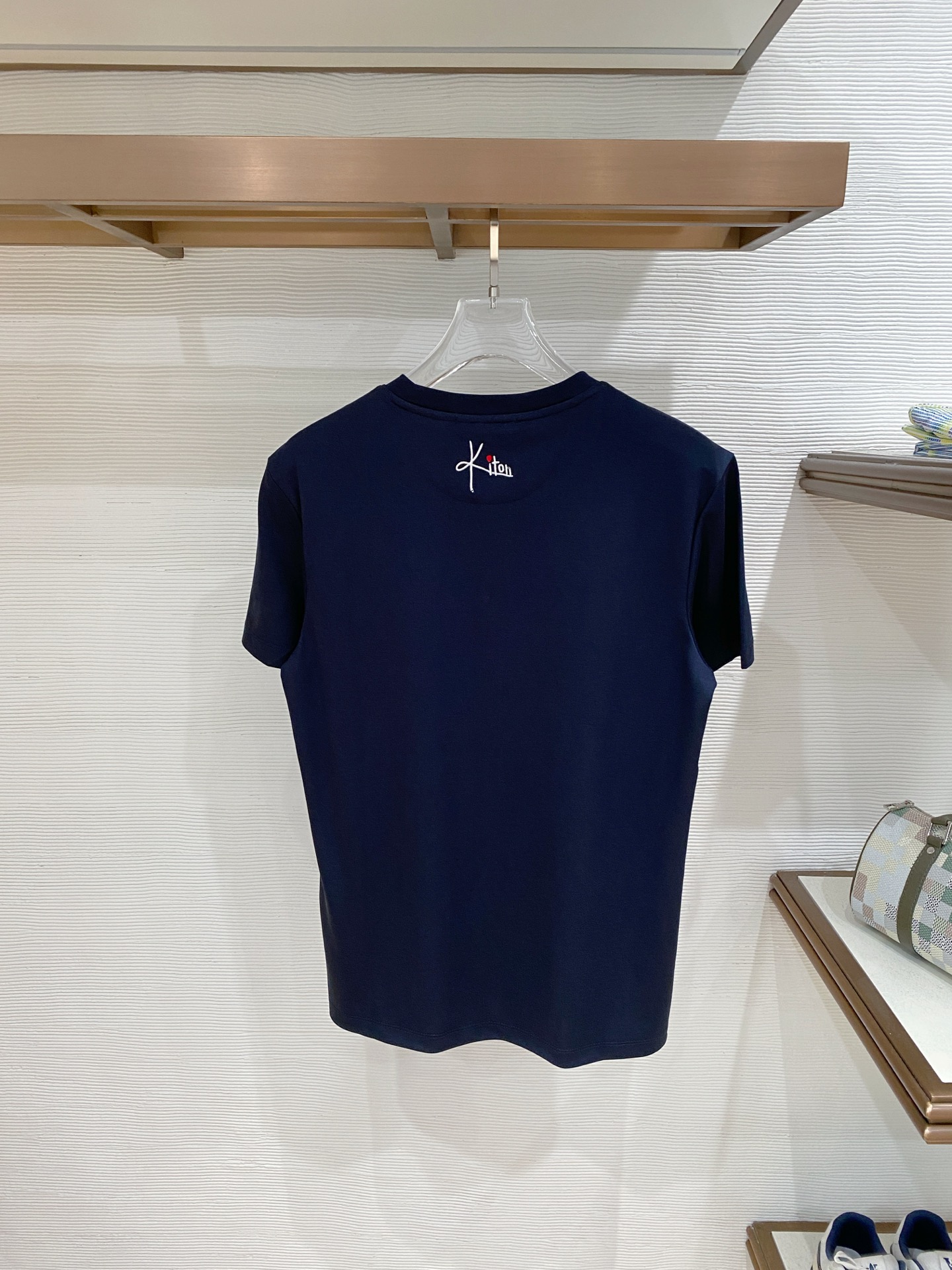 。其顿老钱风品牌🌟丝光面料🌟2026春夏新款首发专柜最新款短袖圆领T恤 高端订制 设计前卫时尚！品牌lo