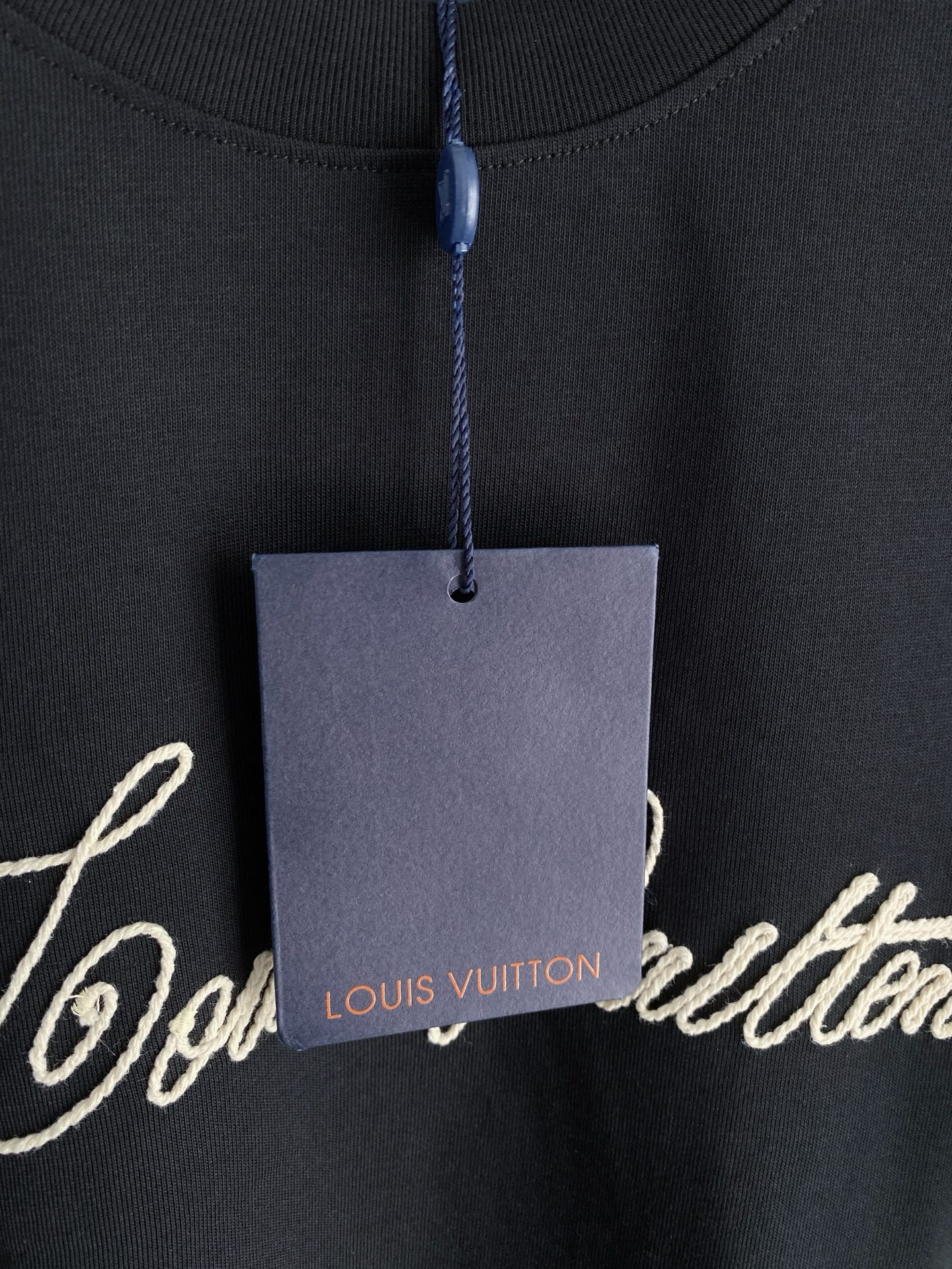 。lv🌟精品系列🌟2026春夏新款首发专柜最新款短袖圆领T恤 高端订制 设计前卫时尚！品牌logo重工艺