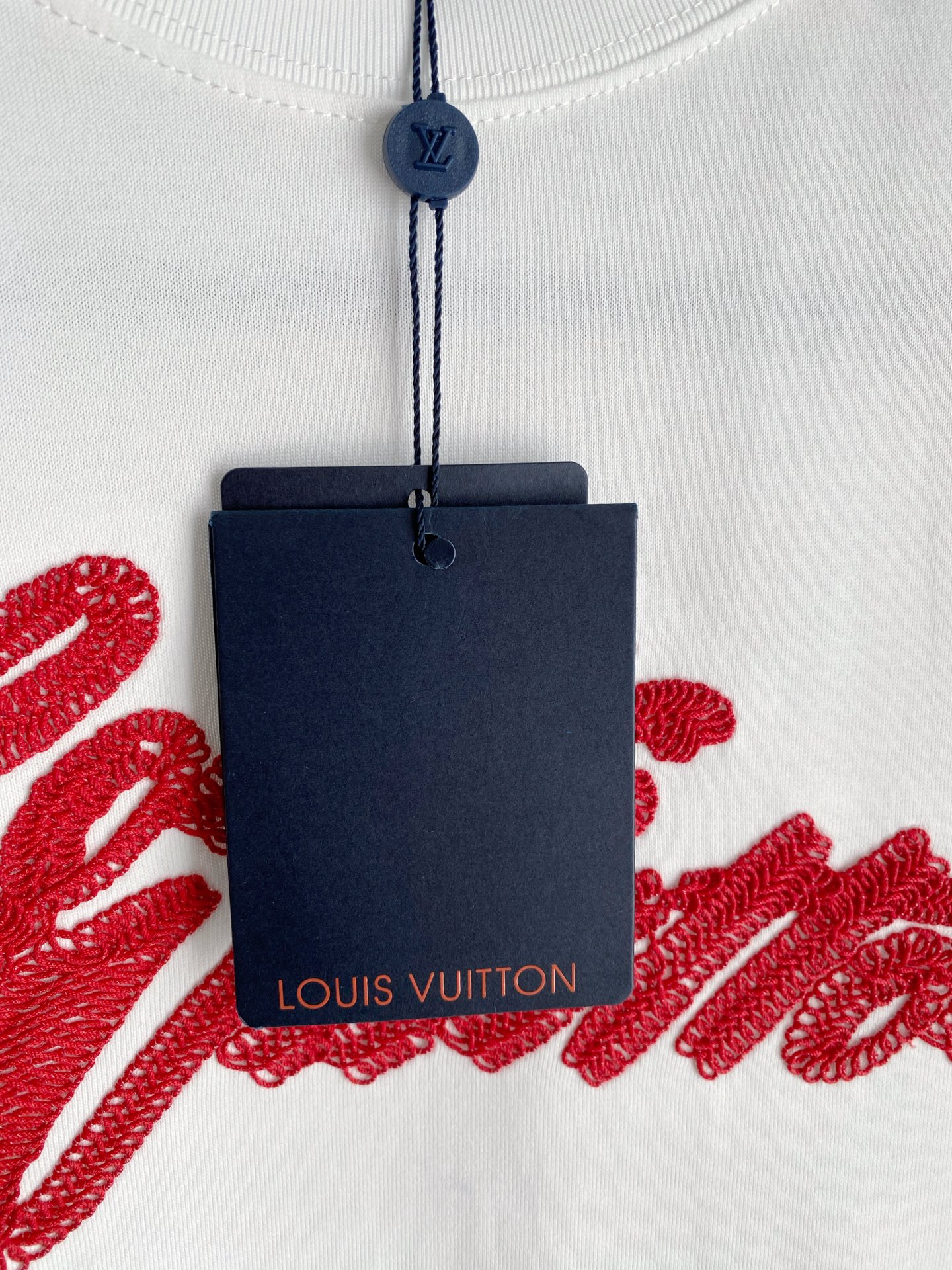 。lv🌟精品系列🌟2026春夏新款首发专柜最新款短袖圆领T恤 高端订制 设计前卫时尚！品牌logo重工艺