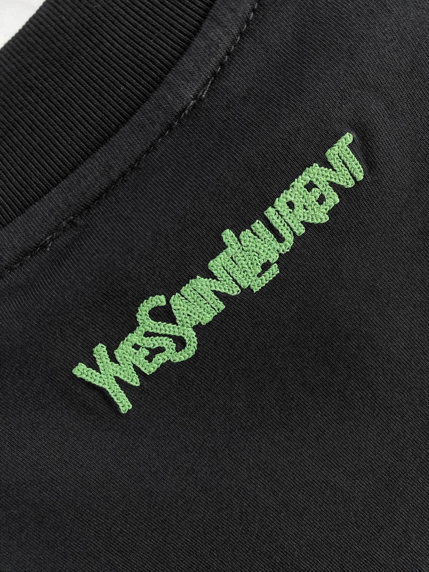 。SYL🌟精品系列🌟2026春夏新款首发专柜最新款短袖圆领T恤 高端订制 设计前卫时尚！品牌logo重工