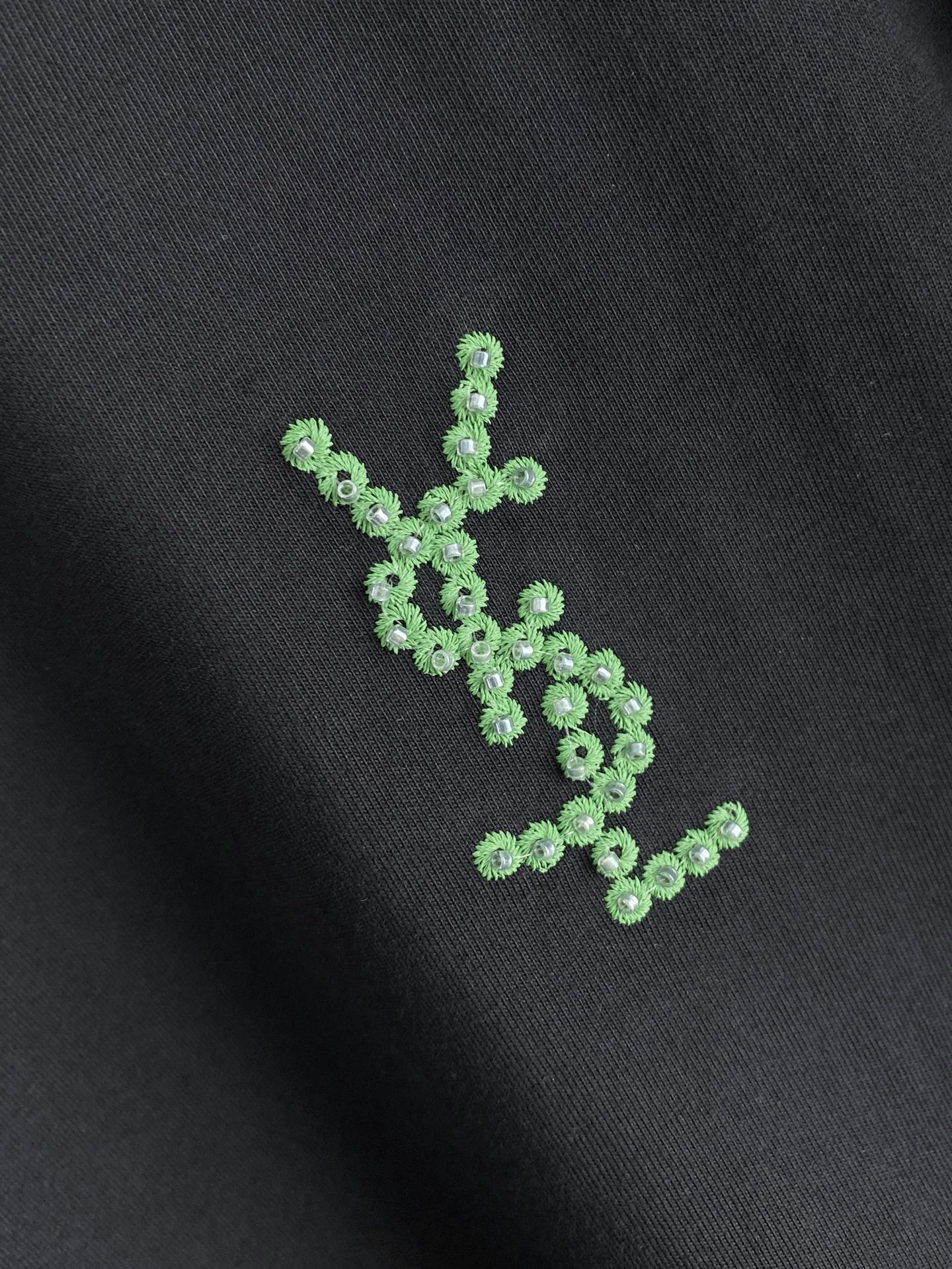 。SYL🌟精品系列🌟2026春夏新款首发专柜最新款短袖圆领T恤 高端订制 设计前卫时尚！品牌logo重工