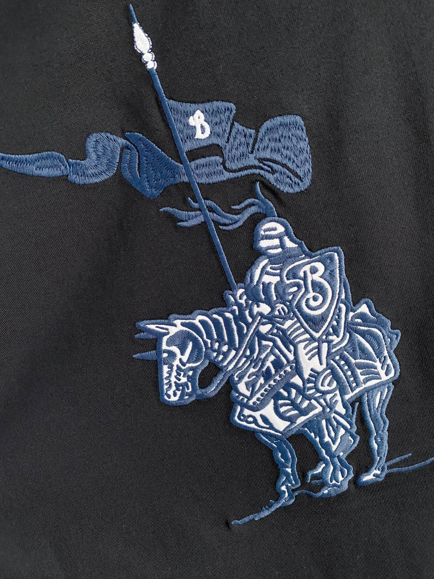 。巴宝莉🌟精品系列🌟2026春夏新款首发专柜最新款短袖圆领T恤 高端订制 设计前卫时尚！品牌logo重工