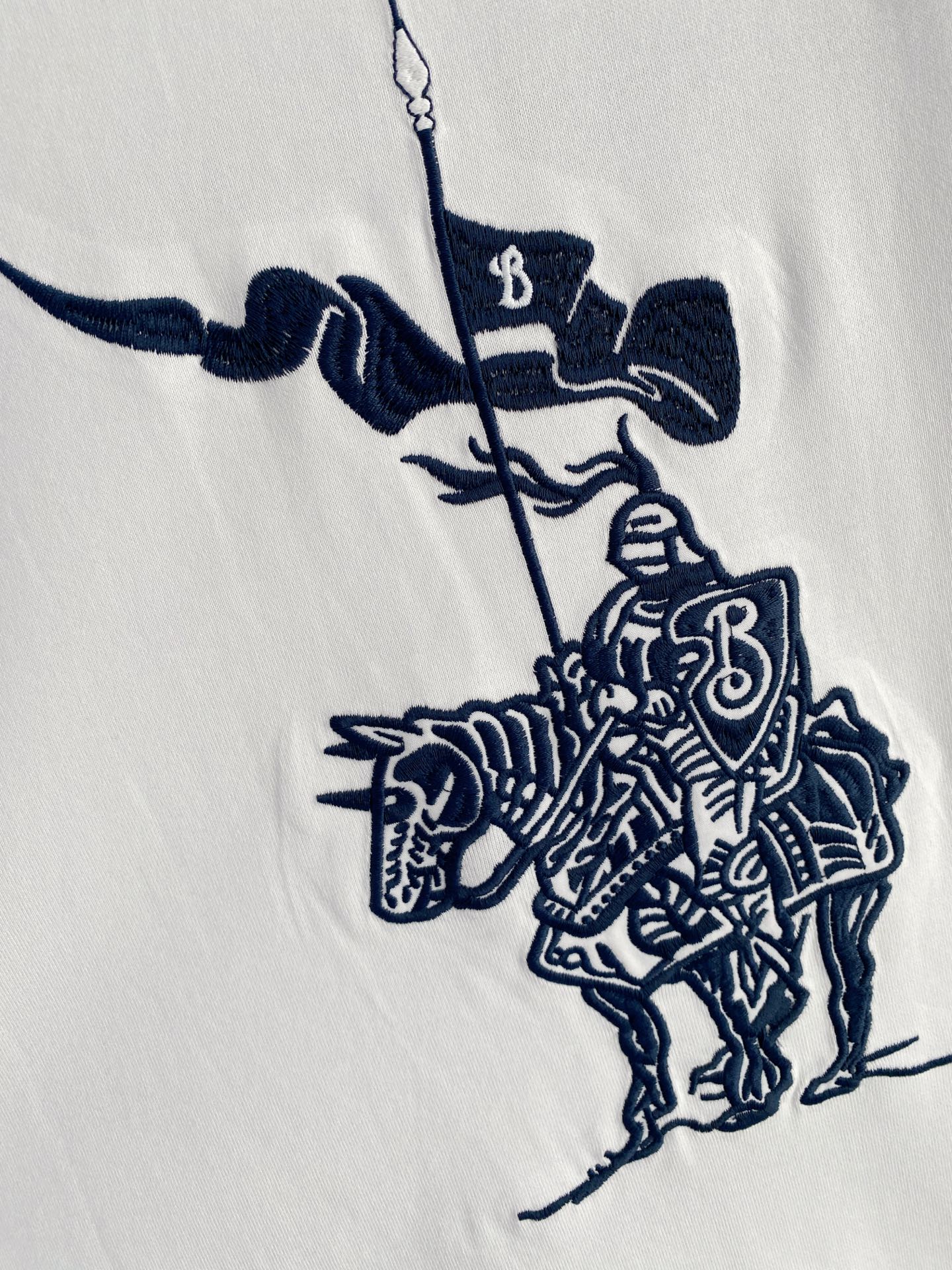 。巴宝莉🌟精品系列🌟2026春夏新款首发专柜最新款短袖圆领T恤 高端订制 设计前卫时尚！品牌logo重工