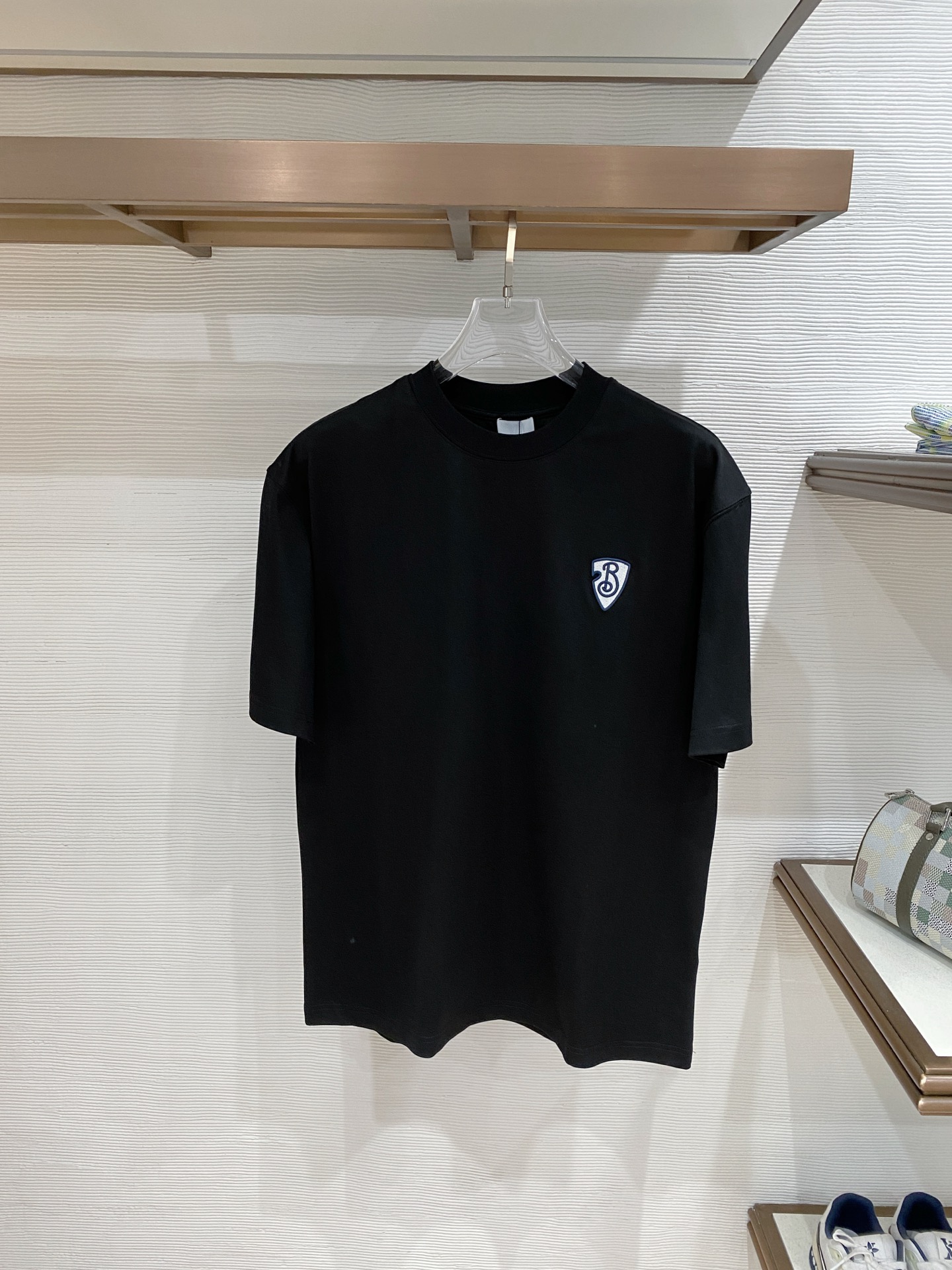 。巴宝莉🌟精品系列🌟2026春夏新款首发专柜最新款短袖圆领T恤 高端订制 设计前卫时尚！品牌logo重工