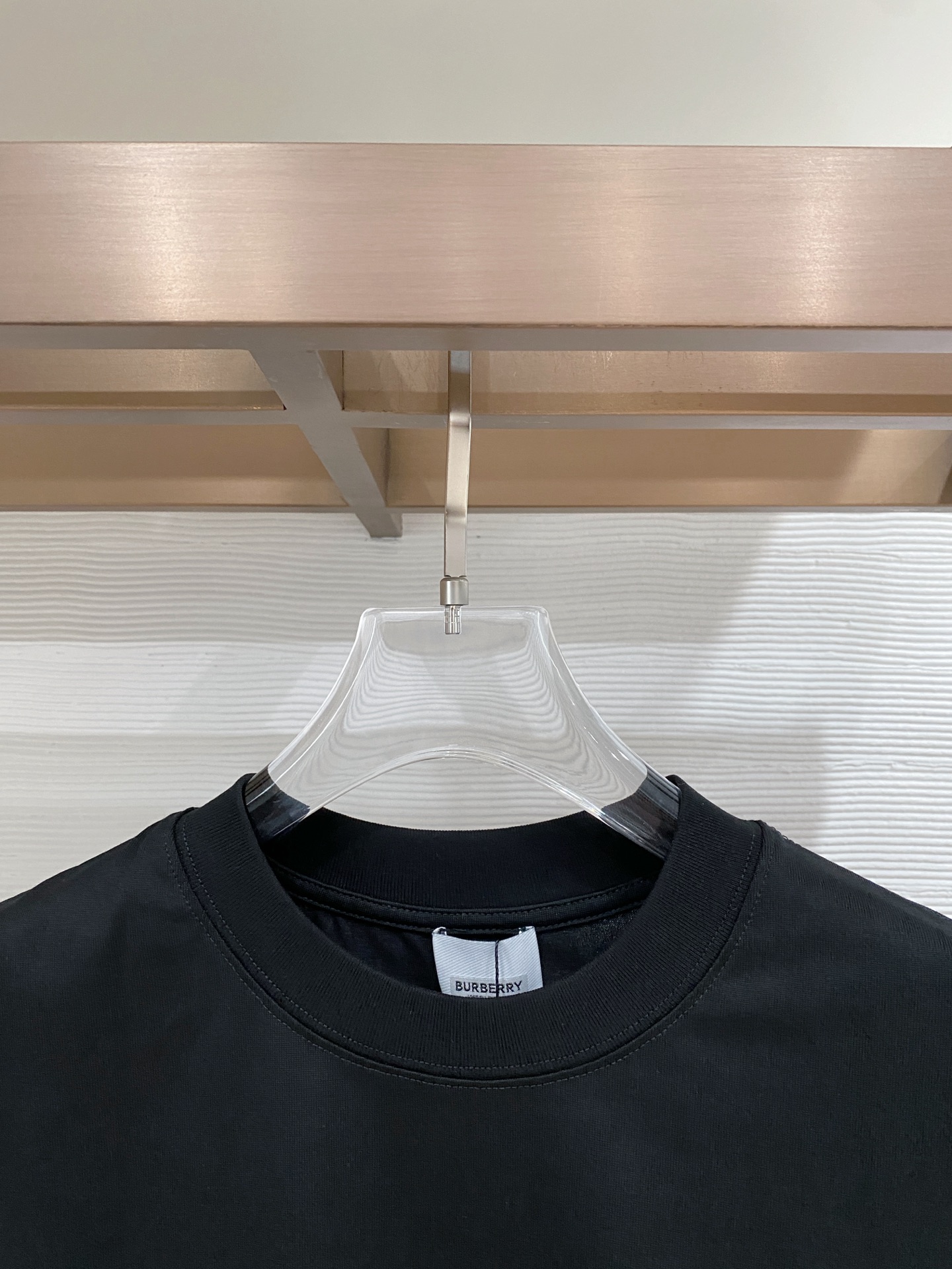 。巴宝莉🌟精品系列🌟2026春夏新款首发专柜最新款短袖圆领T恤 高端订制 设计前卫时尚！品牌logo重工