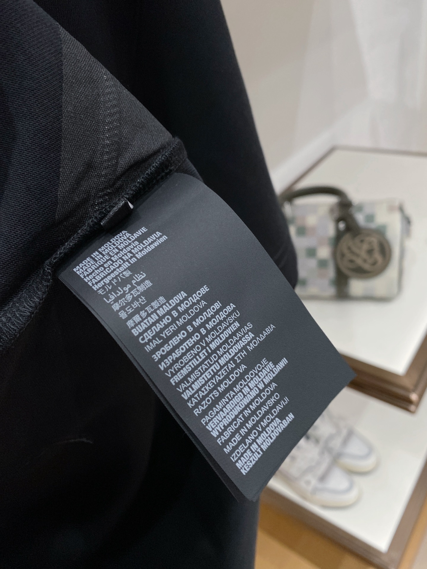 。普拉达🌟精品系列🌟2026春夏新款首发专柜最新款短袖圆领T恤 高端订制 设计前卫时尚！品牌logo重工