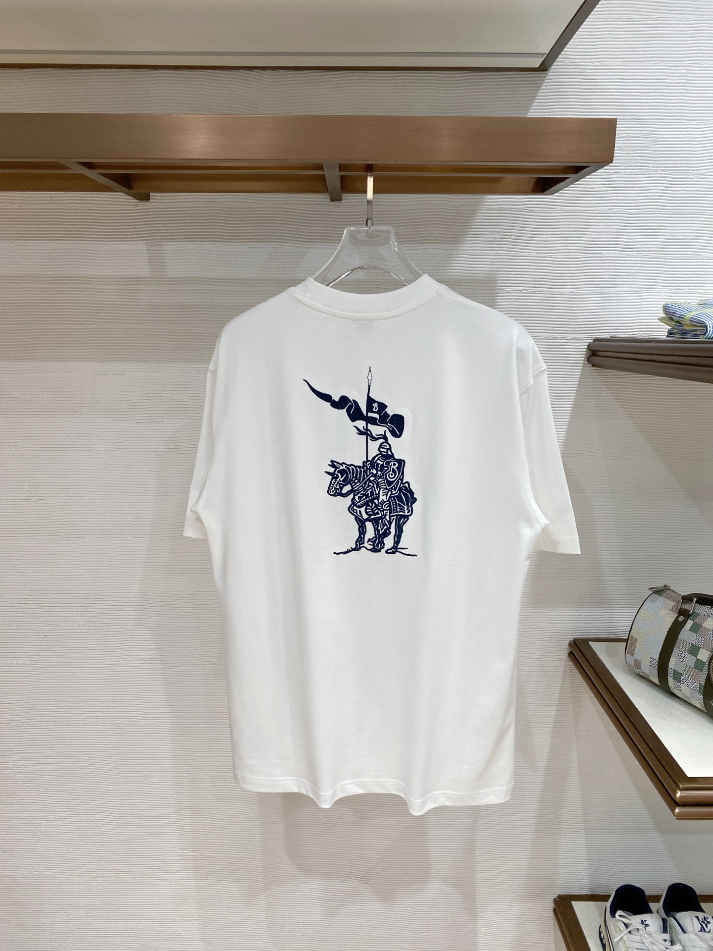 。巴宝莉🌟精品系列🌟2026春夏新款首发专柜最新款短袖圆领T恤 高端订制 设计前卫时尚！品牌logo重工