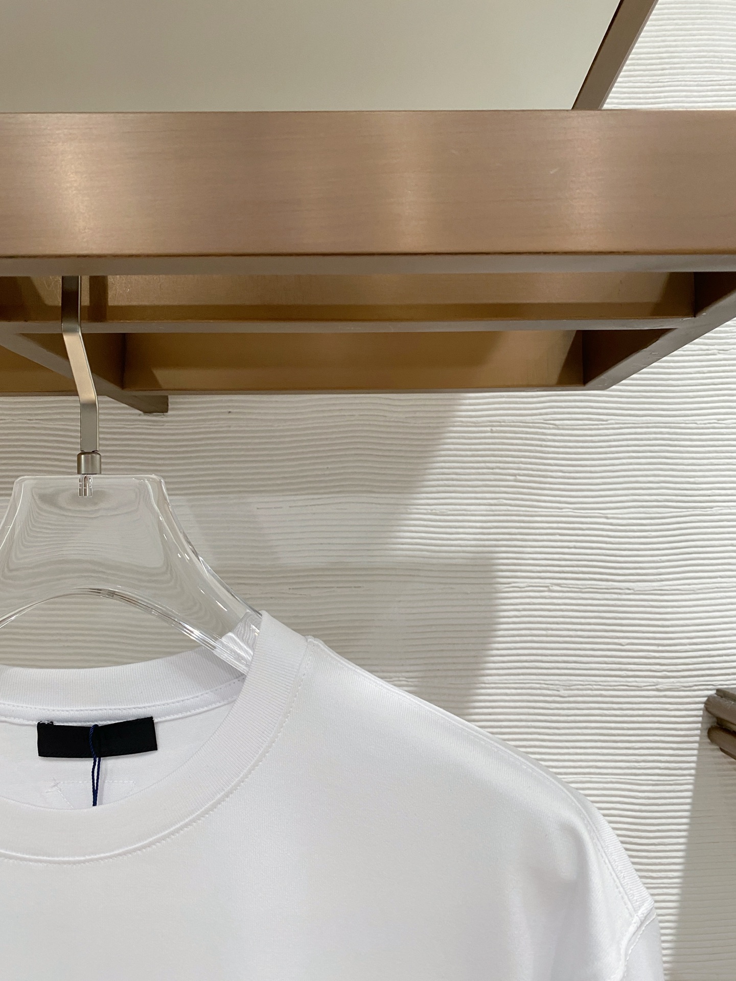 。普拉达🌟精品系列🌟2026春夏新款首发专柜最新款短袖圆领T恤 高端订制 设计前卫时尚！品牌logo重工