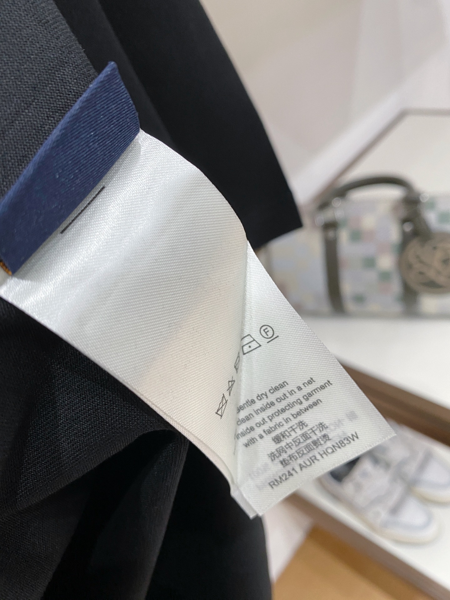 。lv🌟精品系列🌟2026春夏新款首发专柜最新款短袖圆领T恤 高端订制 设计前卫时尚！品牌logo重工艺