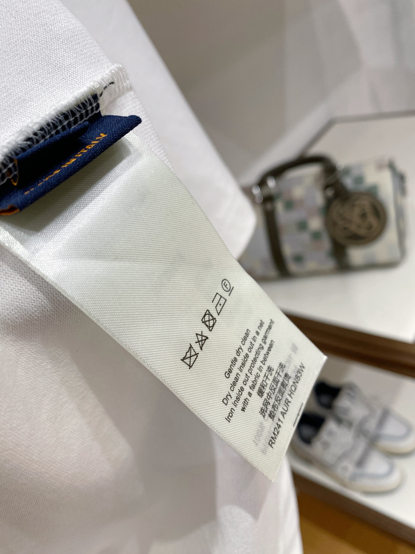 。lv🌟精品系列🌟2026春夏新款首发专柜最新款短袖圆领T恤 高端订制 设计前卫时尚！品牌logo重工艺