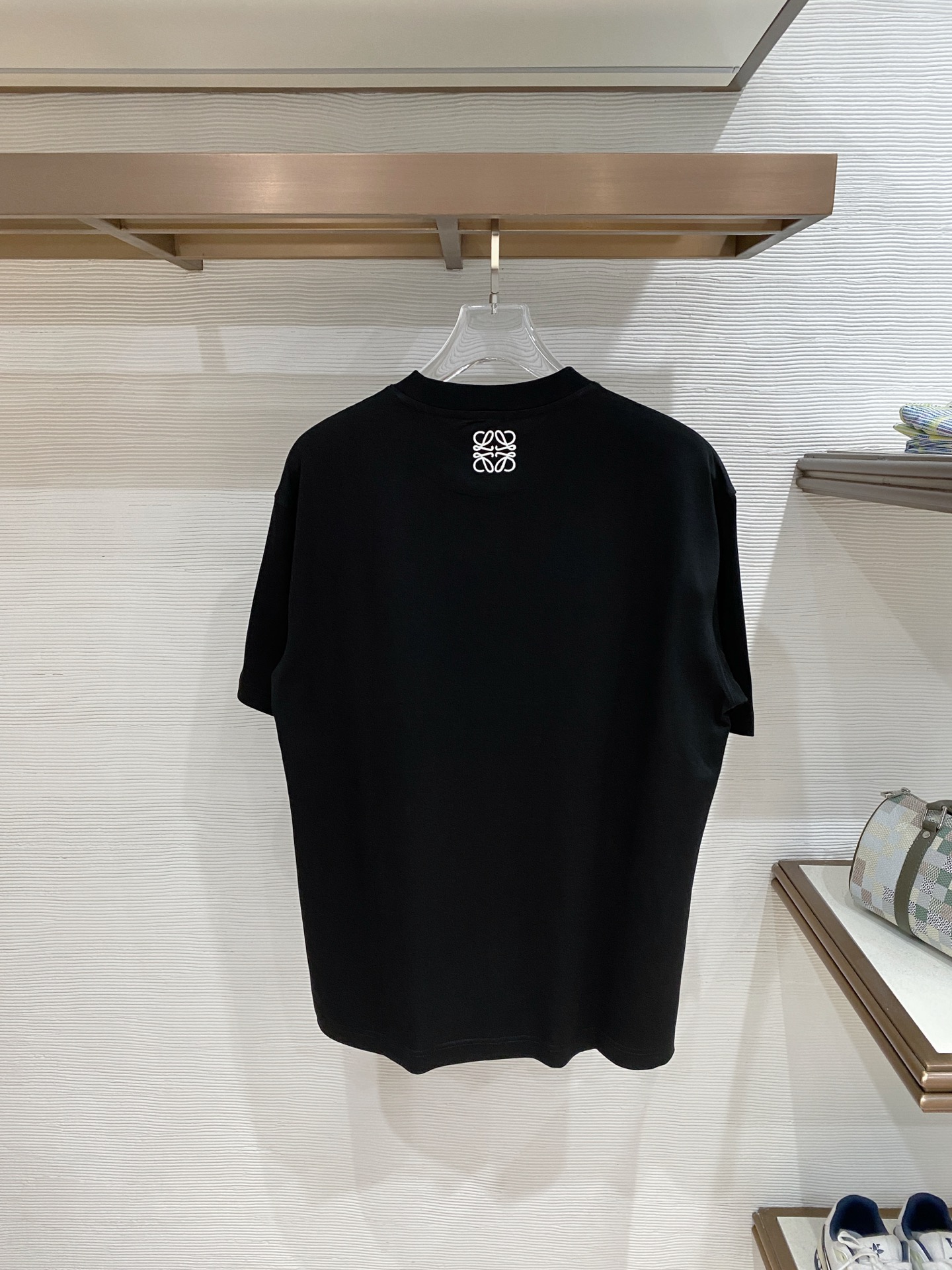 。罗意威🌟精品系列🌟2026春夏新款首发专柜最新款短袖圆领T恤 高端订制 设计前卫时尚！品牌logo重工