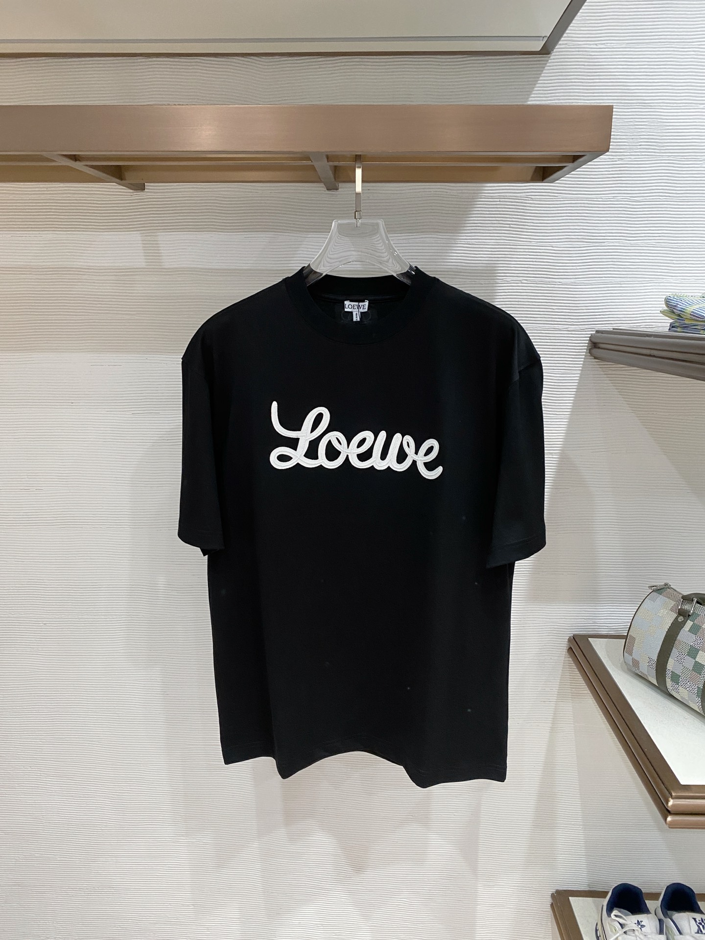 。罗意威🌟精品系列🌟2026春夏新款首发专柜最新款短袖圆领T恤 高端订制 设计前卫时尚！品牌logo重工