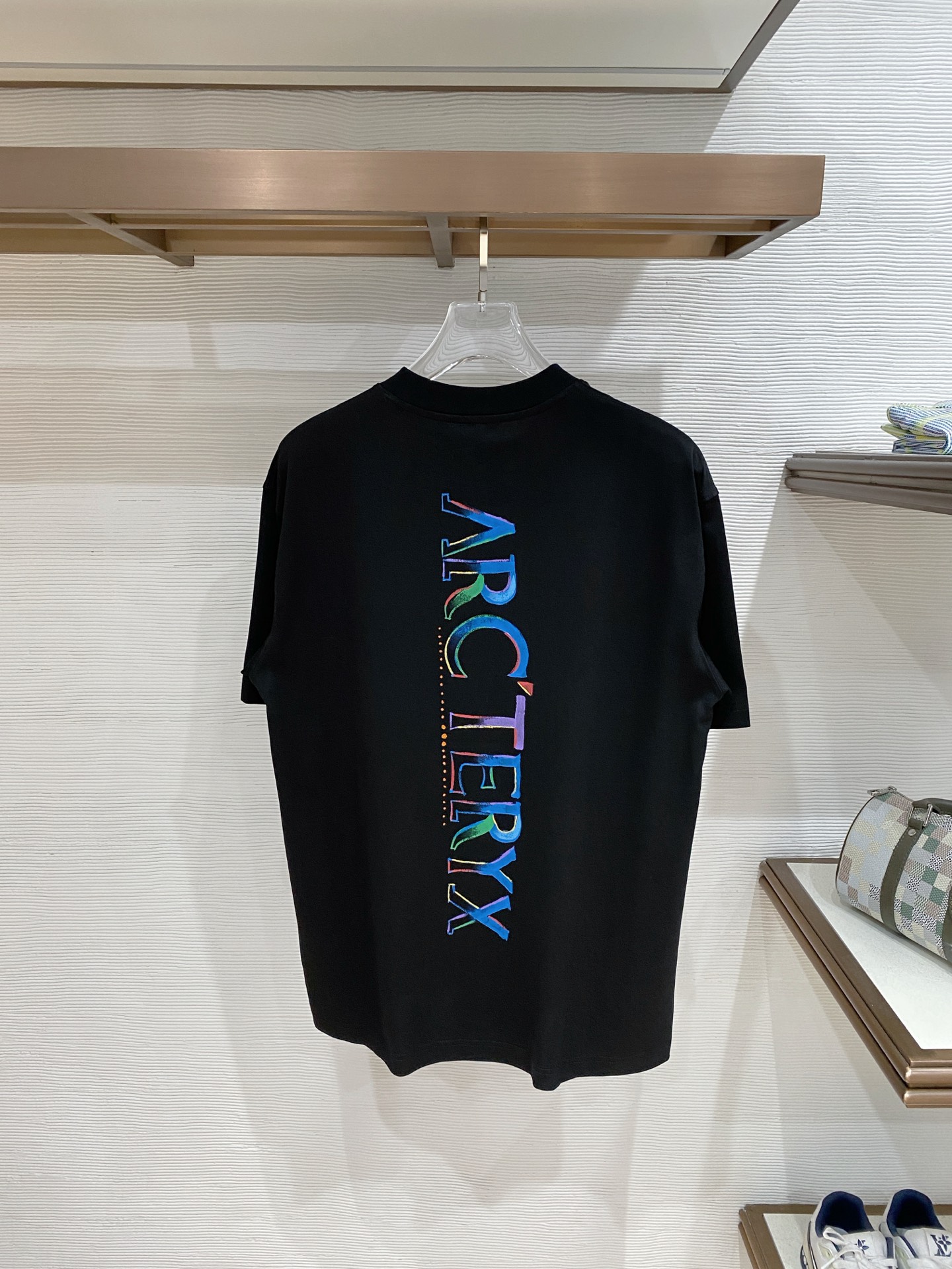 。鸟🌟精品系列🌟2026春夏新款首发专柜最新款短袖圆领T恤 高端订制 设计前卫时尚！品牌logo重工艺设