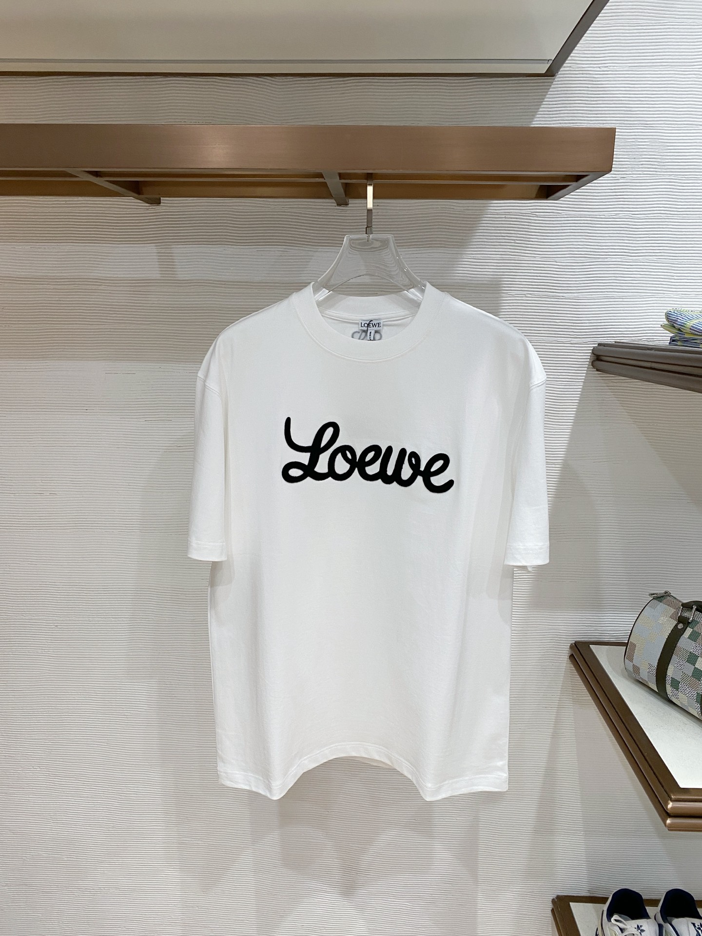 。罗意威🌟精品系列🌟2026春夏新款首发专柜最新款短袖圆领T恤 高端订制 设计前卫时尚！品牌logo重工