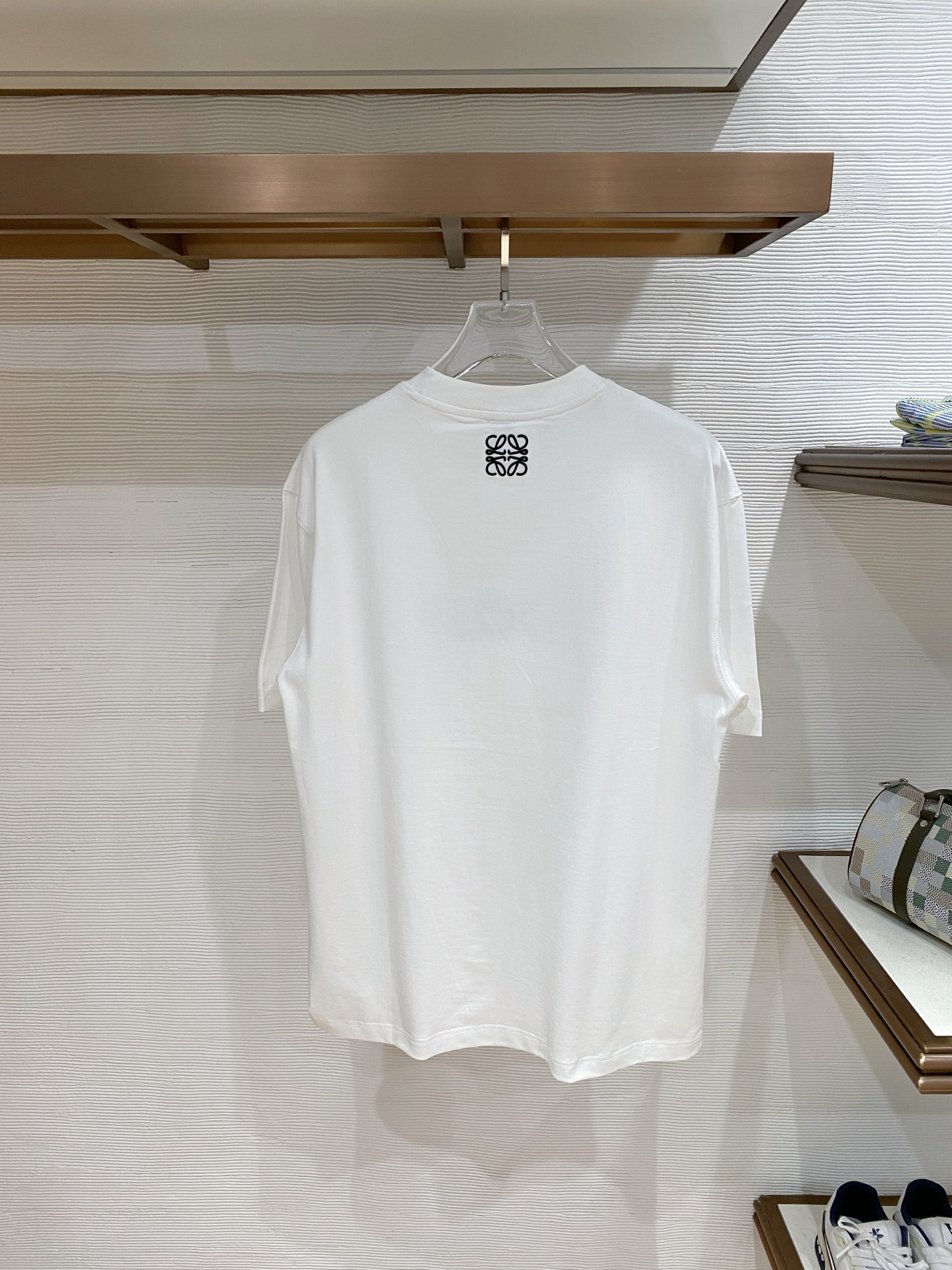 。罗意威🌟精品系列🌟2026春夏新款首发专柜最新款短袖圆领T恤 高端订制 设计前卫时尚！品牌logo重工