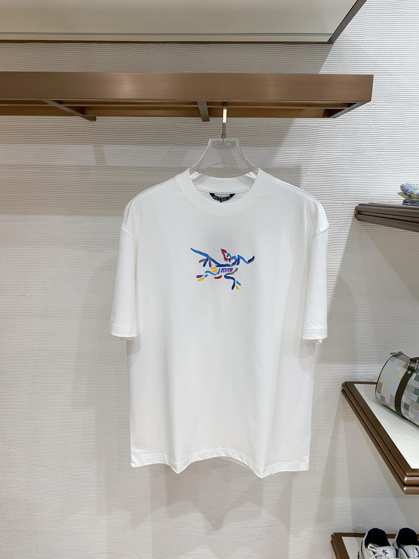 。鸟🌟精品系列🌟2026春夏新款首发专柜最新款短袖圆领T恤 高端订制 设计前卫时尚！品牌logo重工艺设