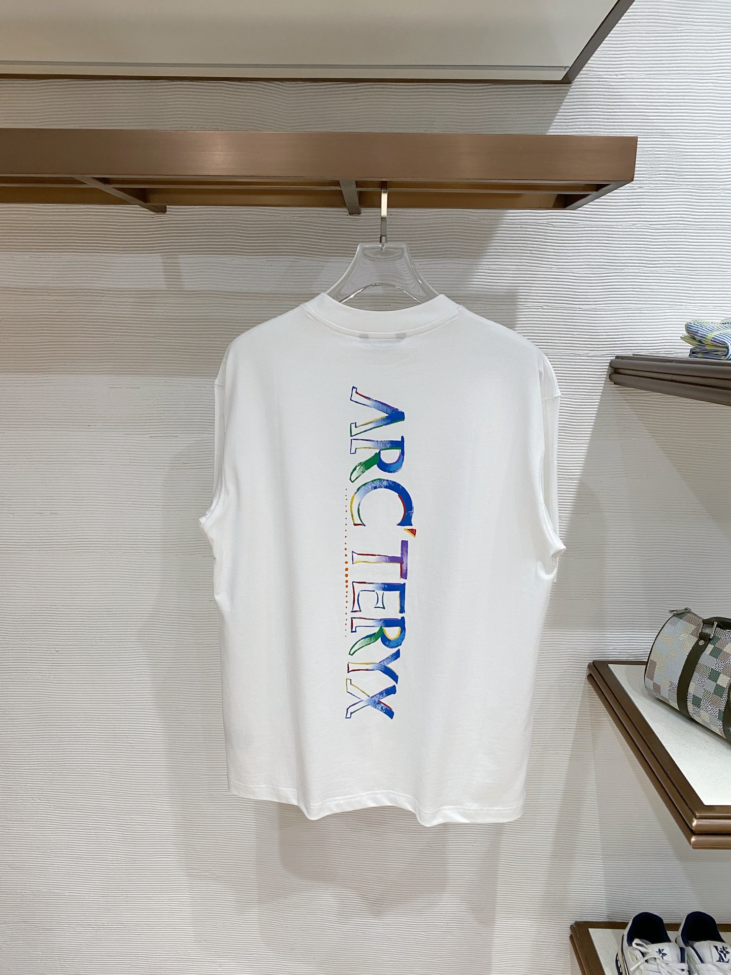 。鸟🌟精品系列🌟2026春夏新款首发专柜最新款短袖圆领T恤 高端订制 设计前卫时尚！品牌logo重工艺设