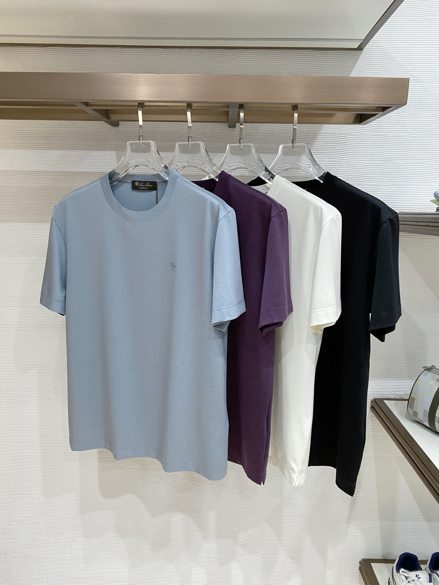 Loro Piana 男款天丝桑蚕丝混纺进口短袖T恤高品质控老钱们的挚爱，经典调性的短袖T恤，延续一贯地