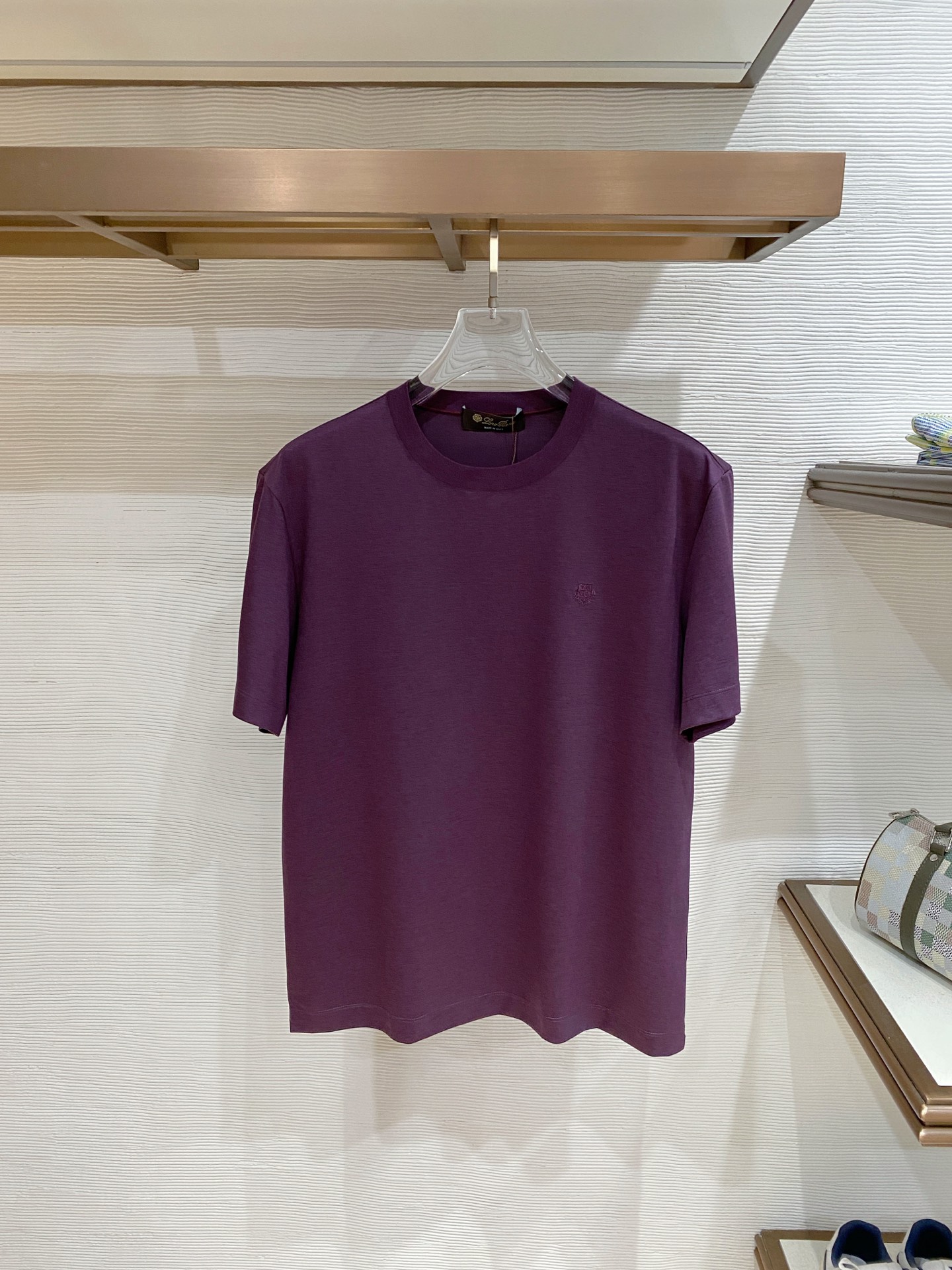 Loro Piana 男款天丝桑蚕丝混纺进口短袖T恤高品质控老钱们的挚爱，经典调性的短袖T恤，延续一贯地