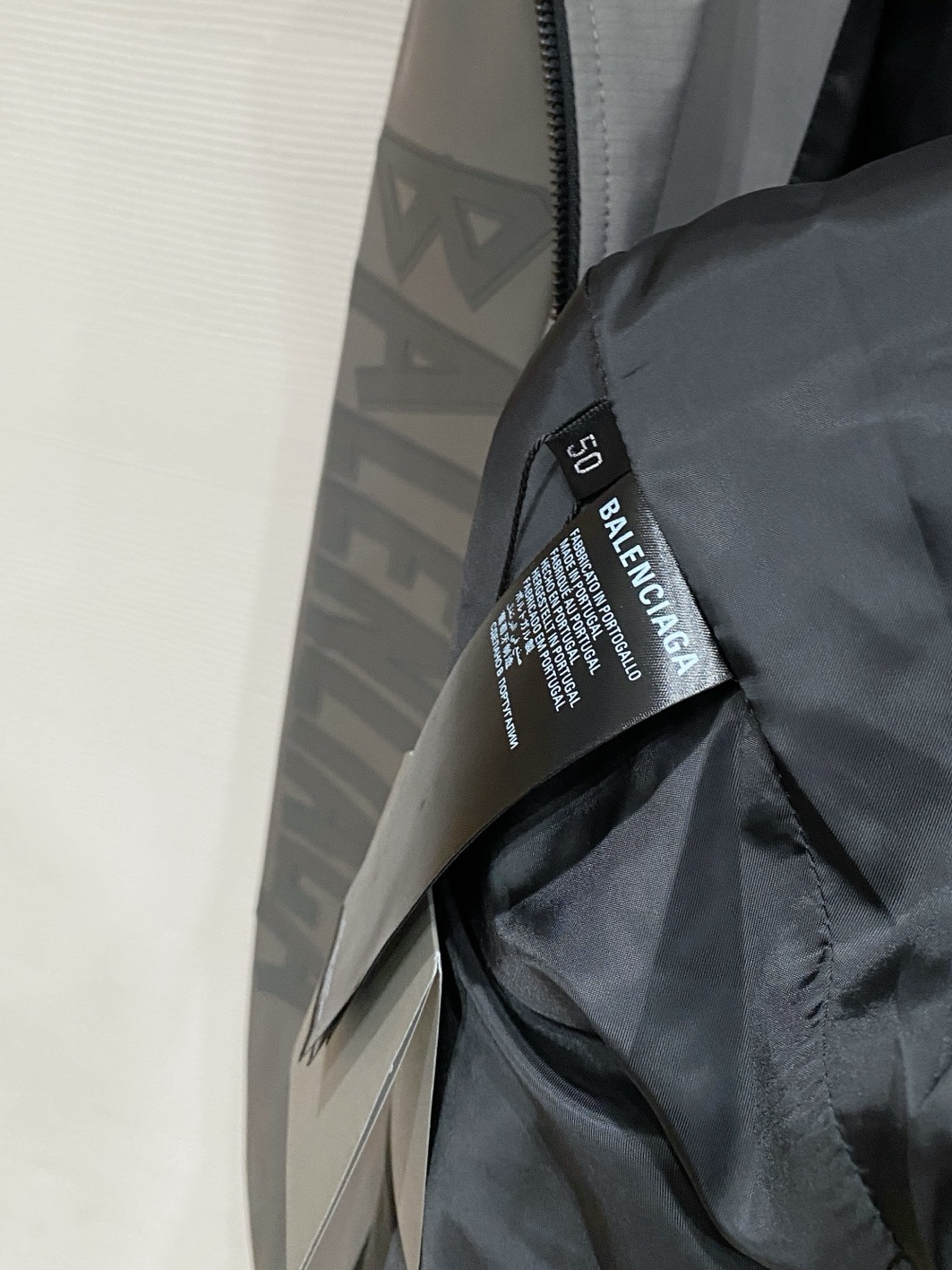 Balenciaga 巴黎世家 2026ss春季新款连帽夹克外套全高端版本！高定专柜面料辅料，透气舒适度