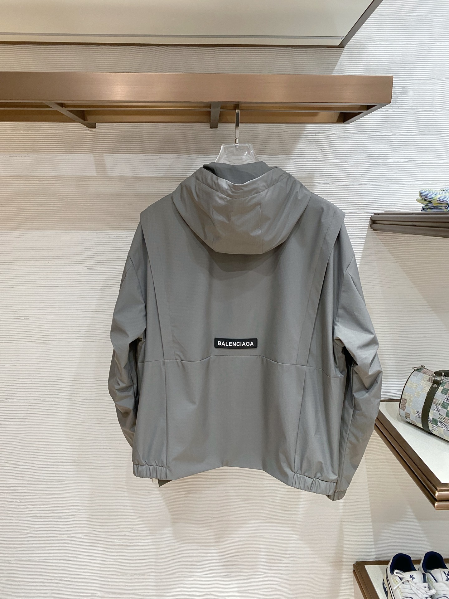 Balenciaga 巴黎世家 2026ss春季新款连帽夹克外套全高端版本！高定专柜面料辅料，透气舒适度