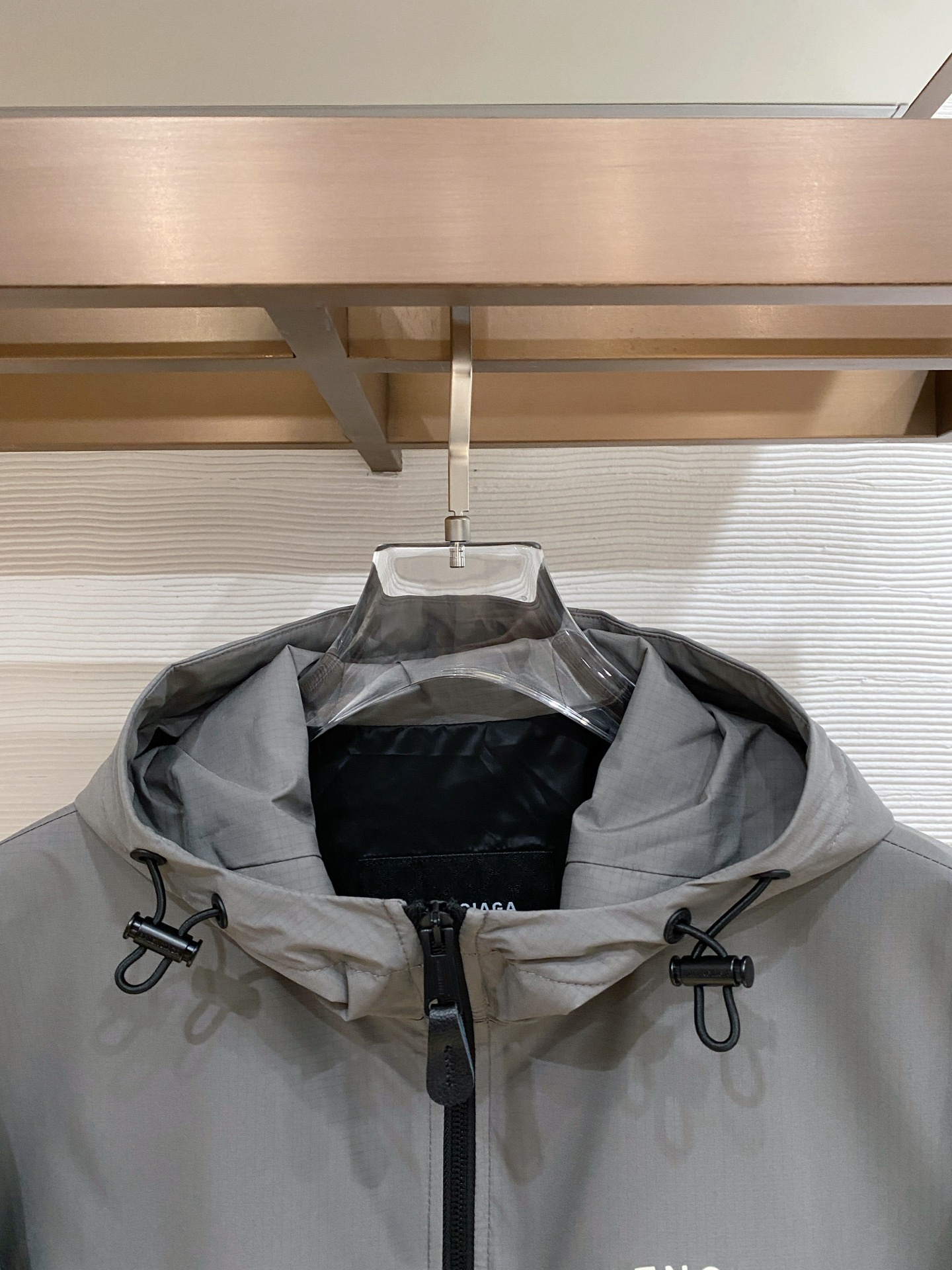 Balenciaga 巴黎世家 2026ss春季新款连帽夹克外套全高端版本！高定专柜面料辅料，透气舒适度