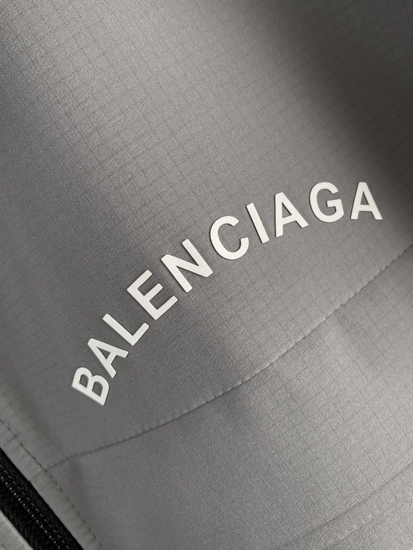 Balenciaga 巴黎世家 2026ss春季新款连帽夹克外套全高端版本！高定专柜面料辅料，透气舒适度