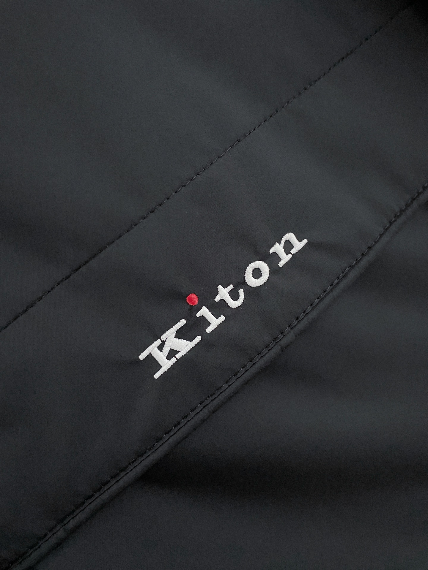 肯奇顿kiton26ss春季新款 官网同款男士夹克外套， 原单三标齐全高端版本 定制面料 透气舒适度高，