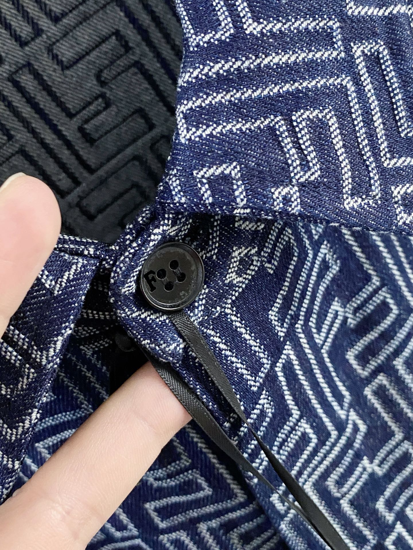 芬迪 2026SS春季新品🆕芬迪Fendi提花夹克外套 专柜定制面料 透气舒适度高，细节无可挑剔，品牌元