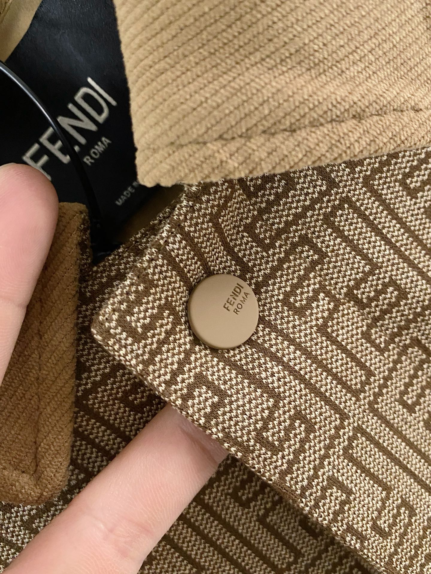 Fendi 芬迪 2026SS春季新品🆕Fendi老花夹克外套 专柜定制面料 透气舒适度高，细节无可挑剔