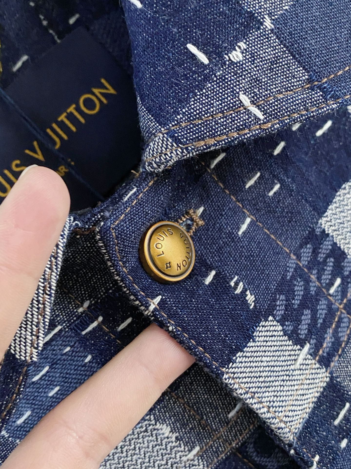 LV 大爆款 2026SS春季新品🆕LV提花夹克翻领外套 专柜定制面料 透气舒适度高，细节无可挑剔，品牌