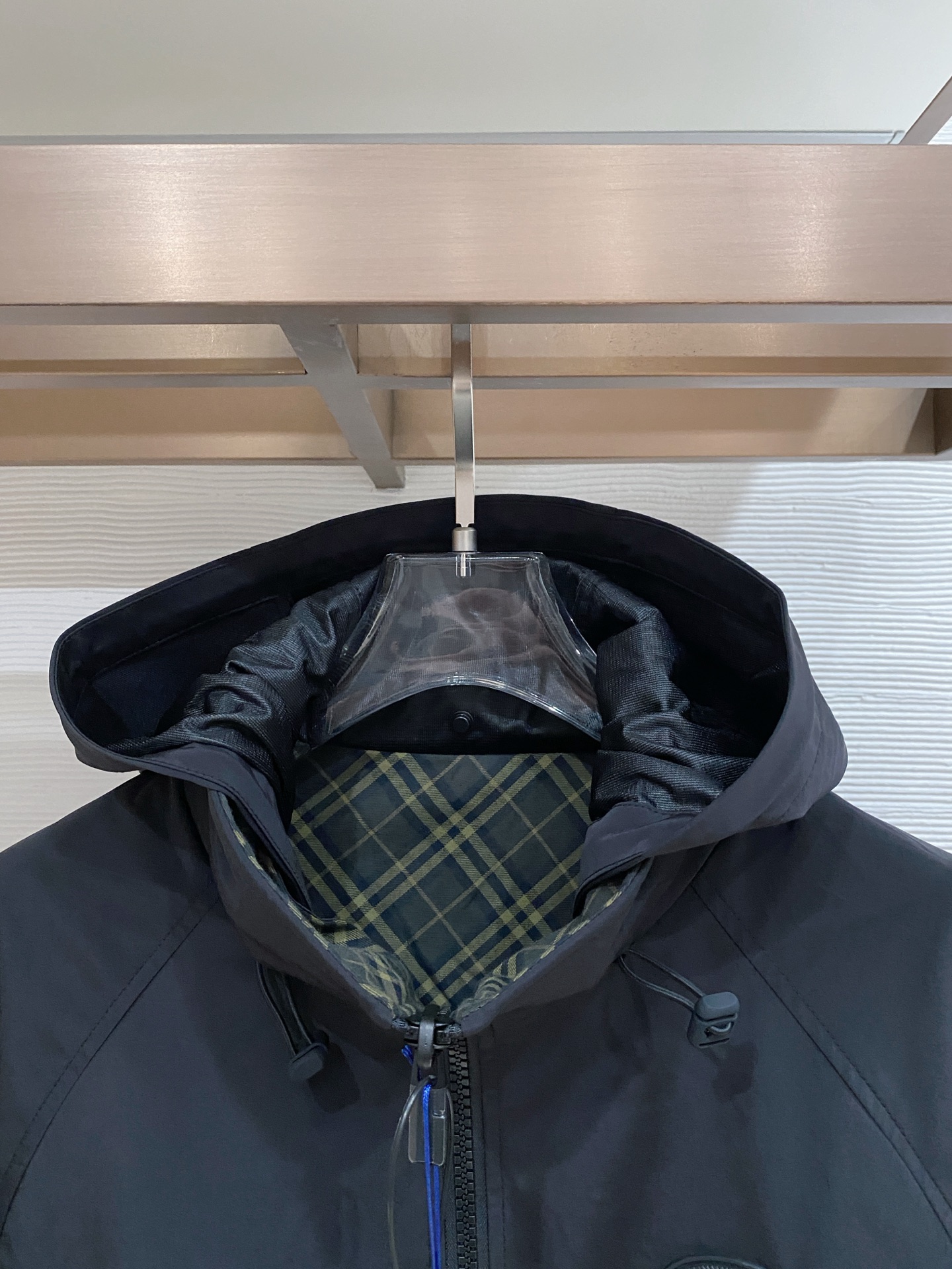 Burberry 巴宝莉 双面休闲时尚夹克，一衣两穿尽显魅力在时尚的舞台上，一件双面休闲时尚夹克无疑是男