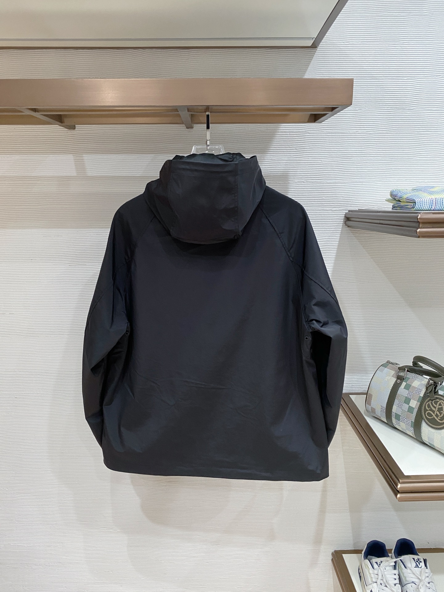 Burberry 巴宝莉 双面休闲时尚夹克，一衣两穿尽显魅力在时尚的舞台上，一件双面休闲时尚夹克无疑是男