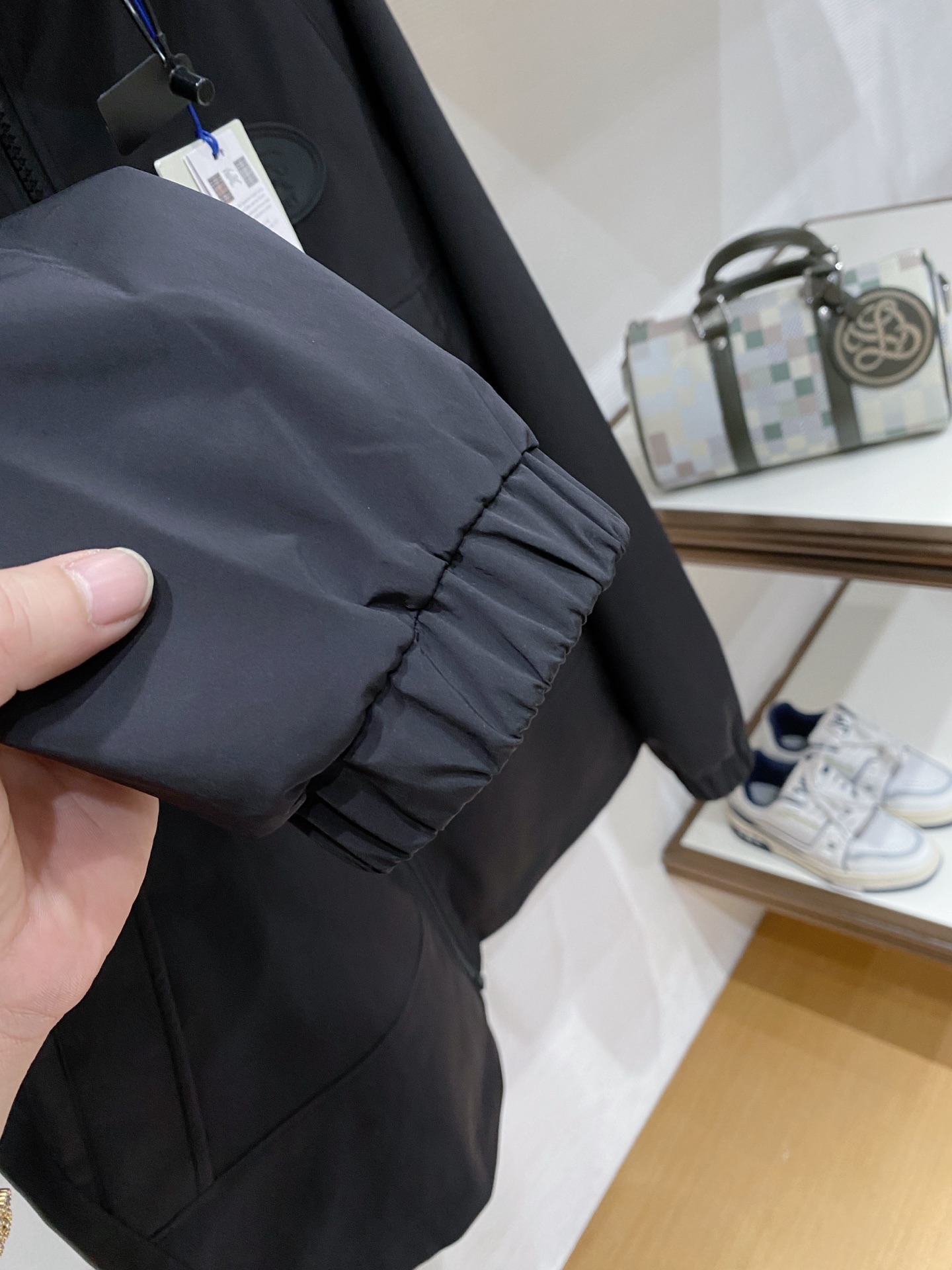 Burberry 巴宝莉 双面休闲时尚夹克，一衣两穿尽显魅力在时尚的舞台上，一件双面休闲时尚夹克无疑是男